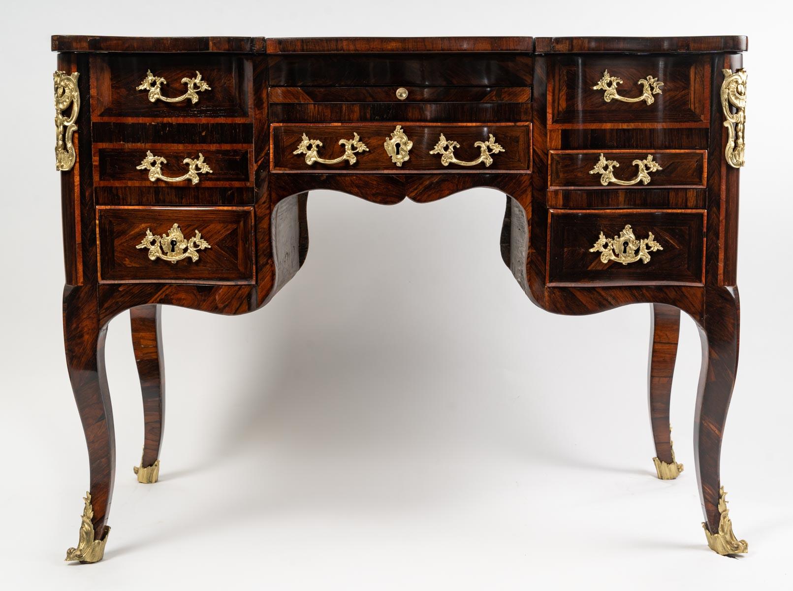 Mid-18th Century Elegant Center Dressing Table, Rosewood Veneer, D.Genty Stamp, Louis XV For Sale