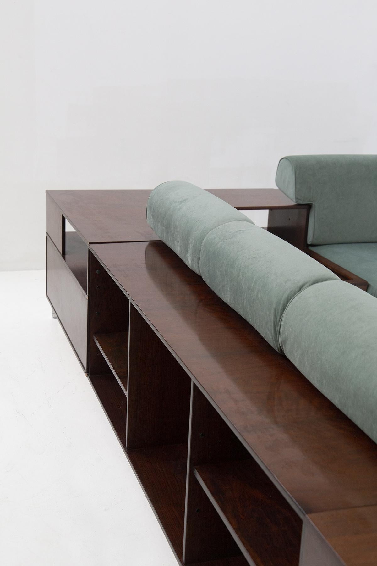 Italian Elegant Central Living Room Sofa for Bernini, Original Label
