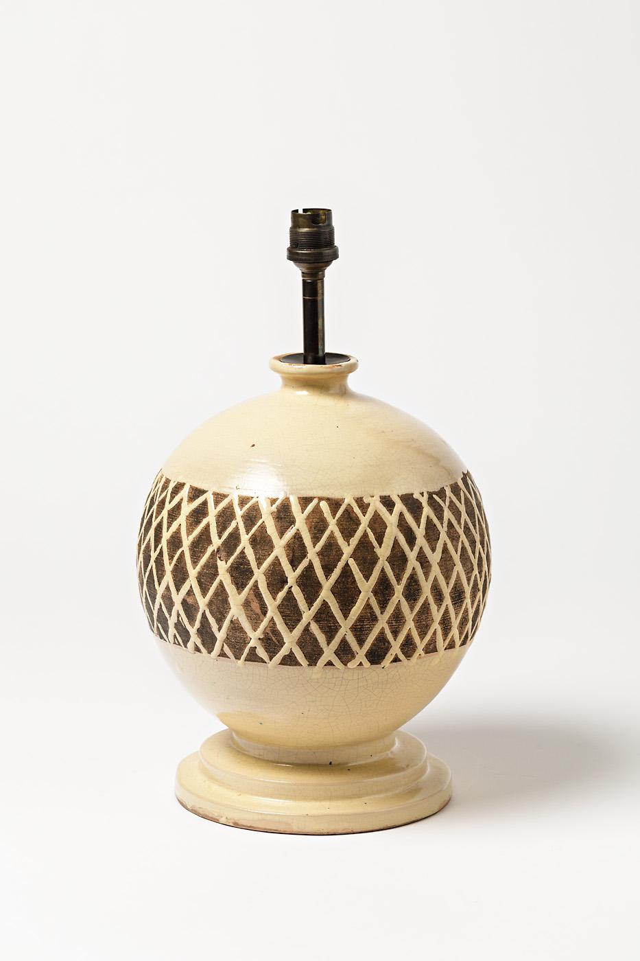 An elegant ceramic lamp with glaze decoration.
Perfect original conditions.
Signed under the base 