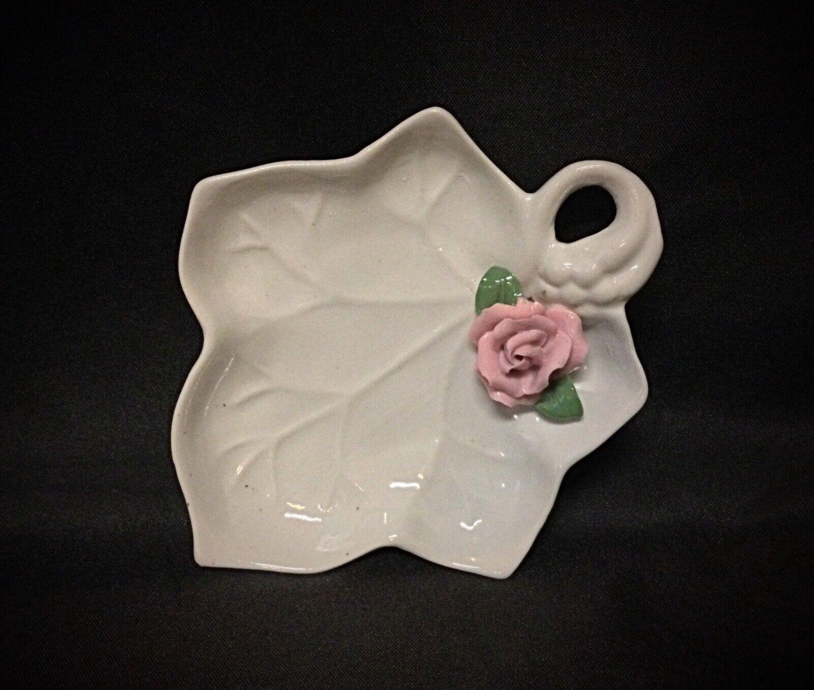 Elegant Ceramic Rose Trinket Dish or Paperweight - 2Y15 In Good Condition For Sale In Bordeaux, FR