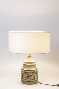 Lampe de table élégante en céramique à décor géométrique de Marius Bessone