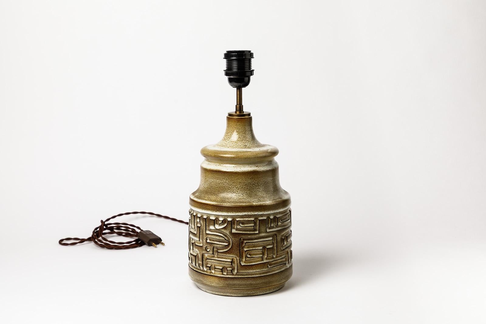 Tischlampe aus Keramik mit geometrischer Dekoration von Marius Bessone (Ende des 20. Jahrhunderts) im Angebot