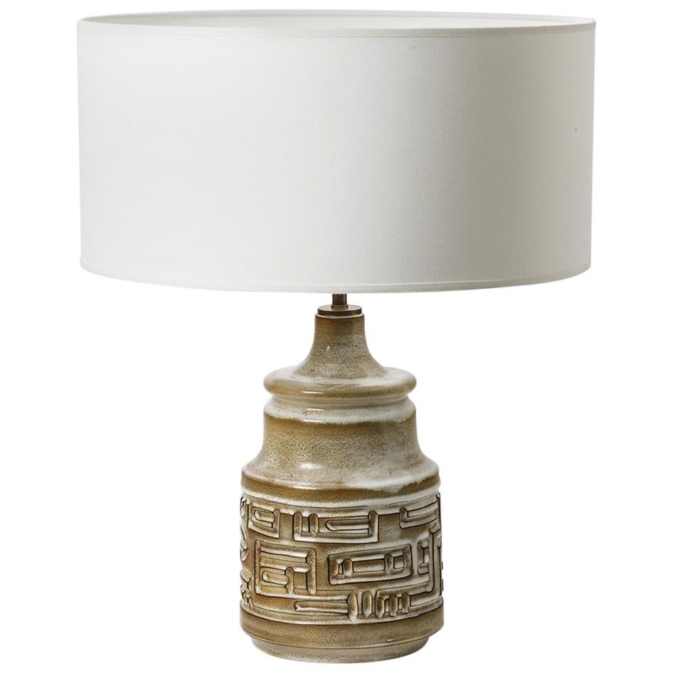 Tischlampe aus Keramik mit geometrischer Dekoration von Marius Bessone im Angebot