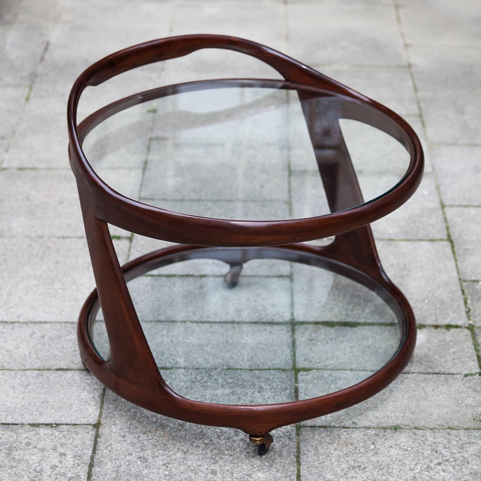Wonderful bar cart designed by Cesare Lacca, made Italy, 1955.
This oval curved form is made in plywood in a very high quality.
 