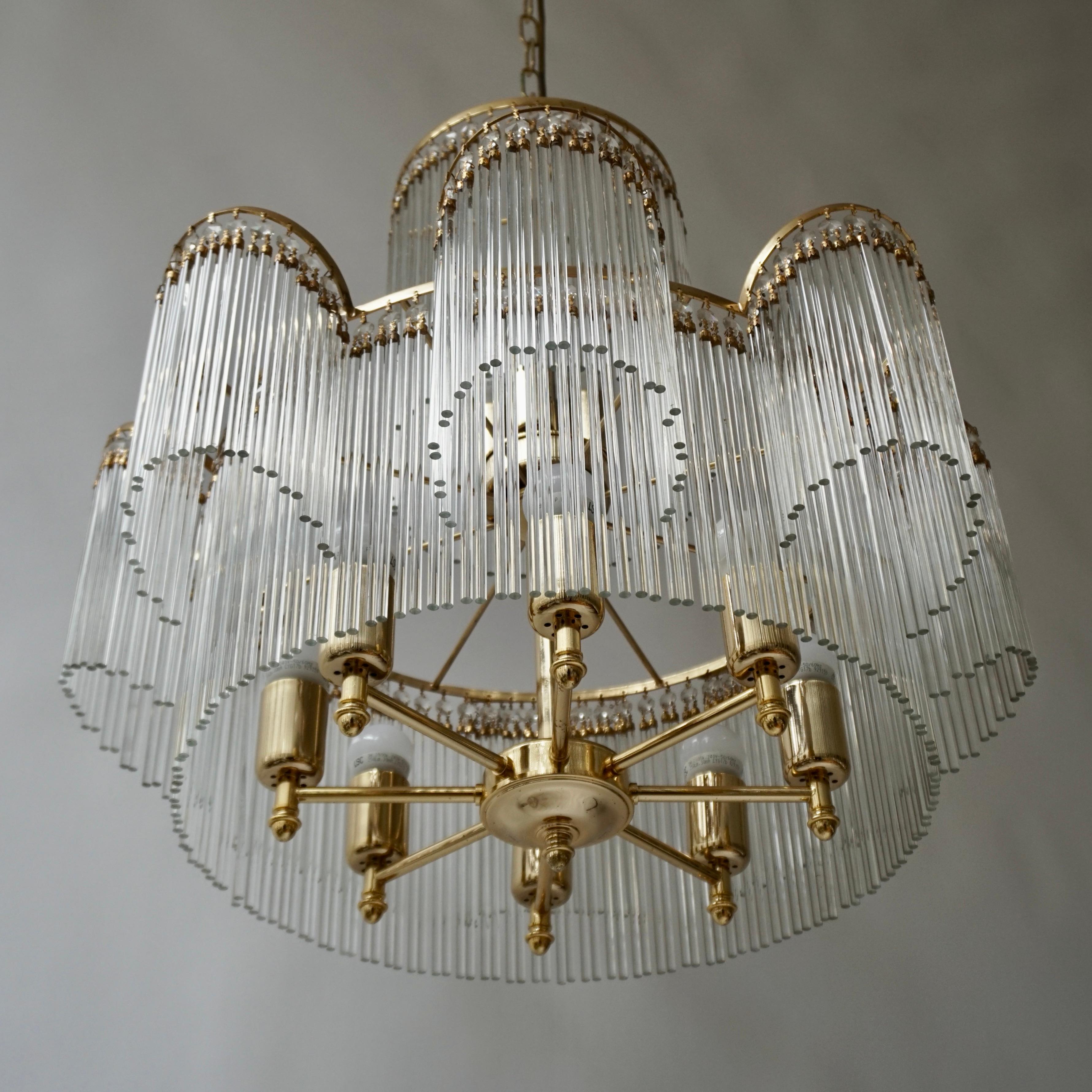 Lustre élégant en laiton et verre en vente 3