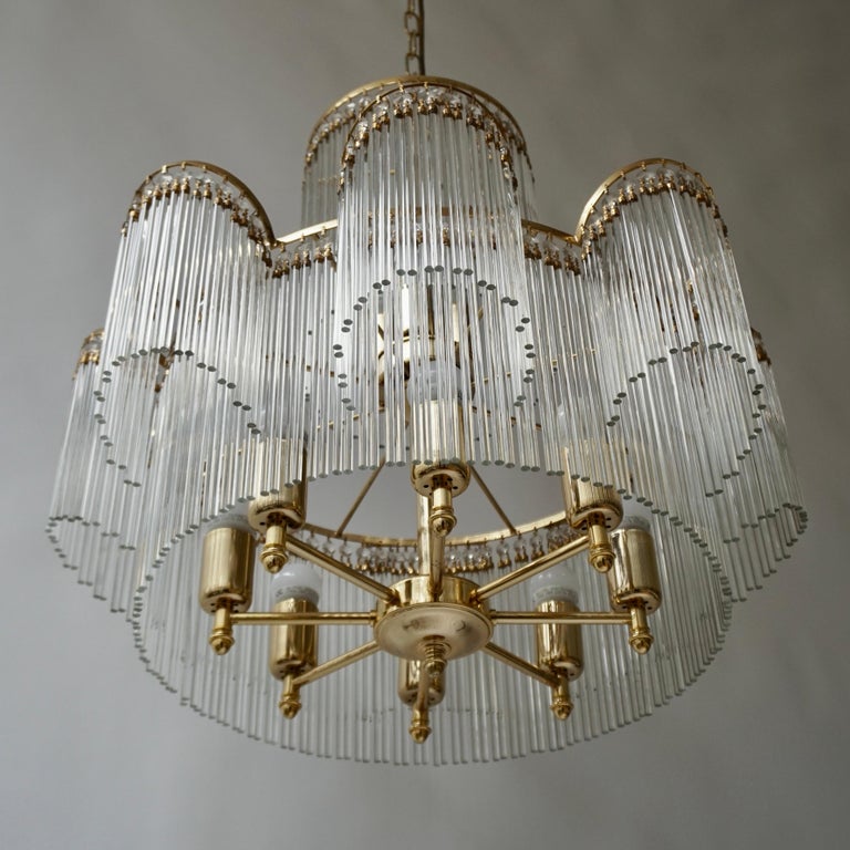 Elegant Chandelier in Brass and Glass For Sale 4