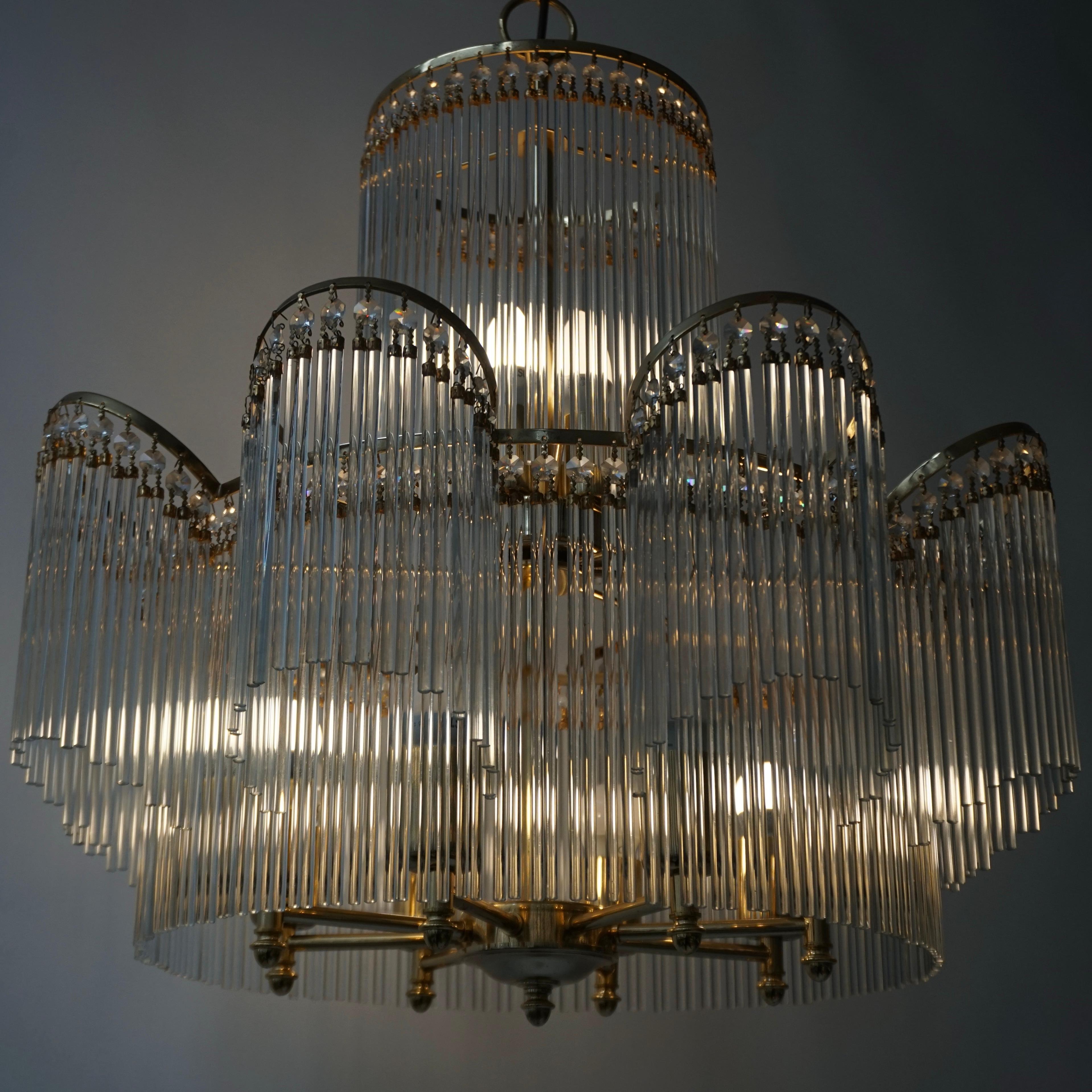 Elegant Chandelier in Brass and Glass For Sale 8