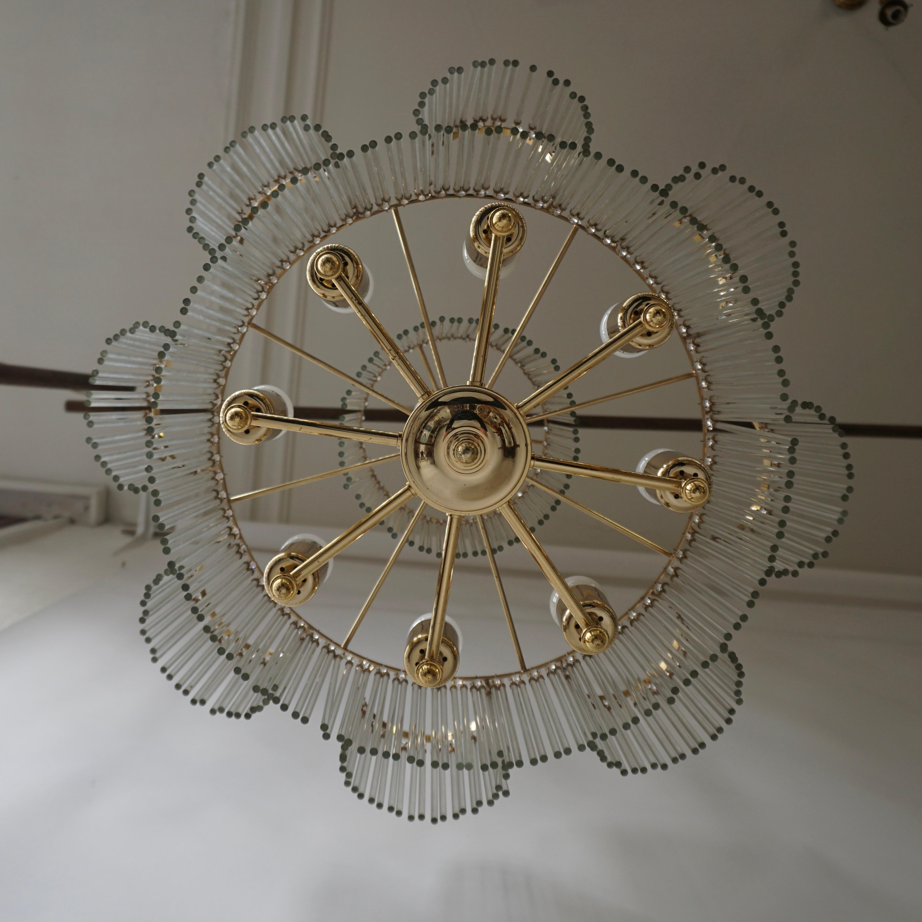 Elegant Chandelier in Brass and Glass For Sale 10