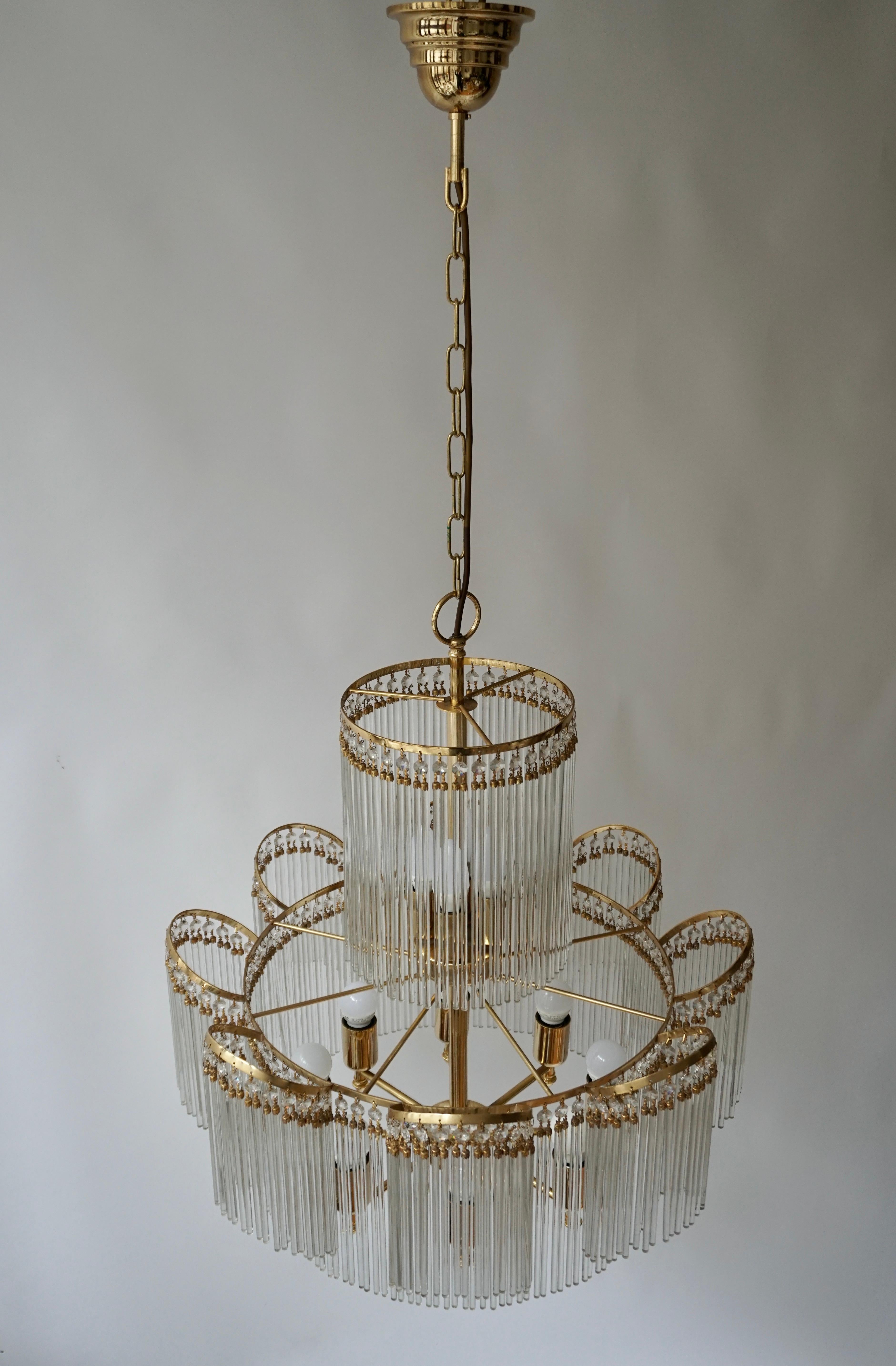 20ième siècle Lustre élégant en laiton et verre en vente
