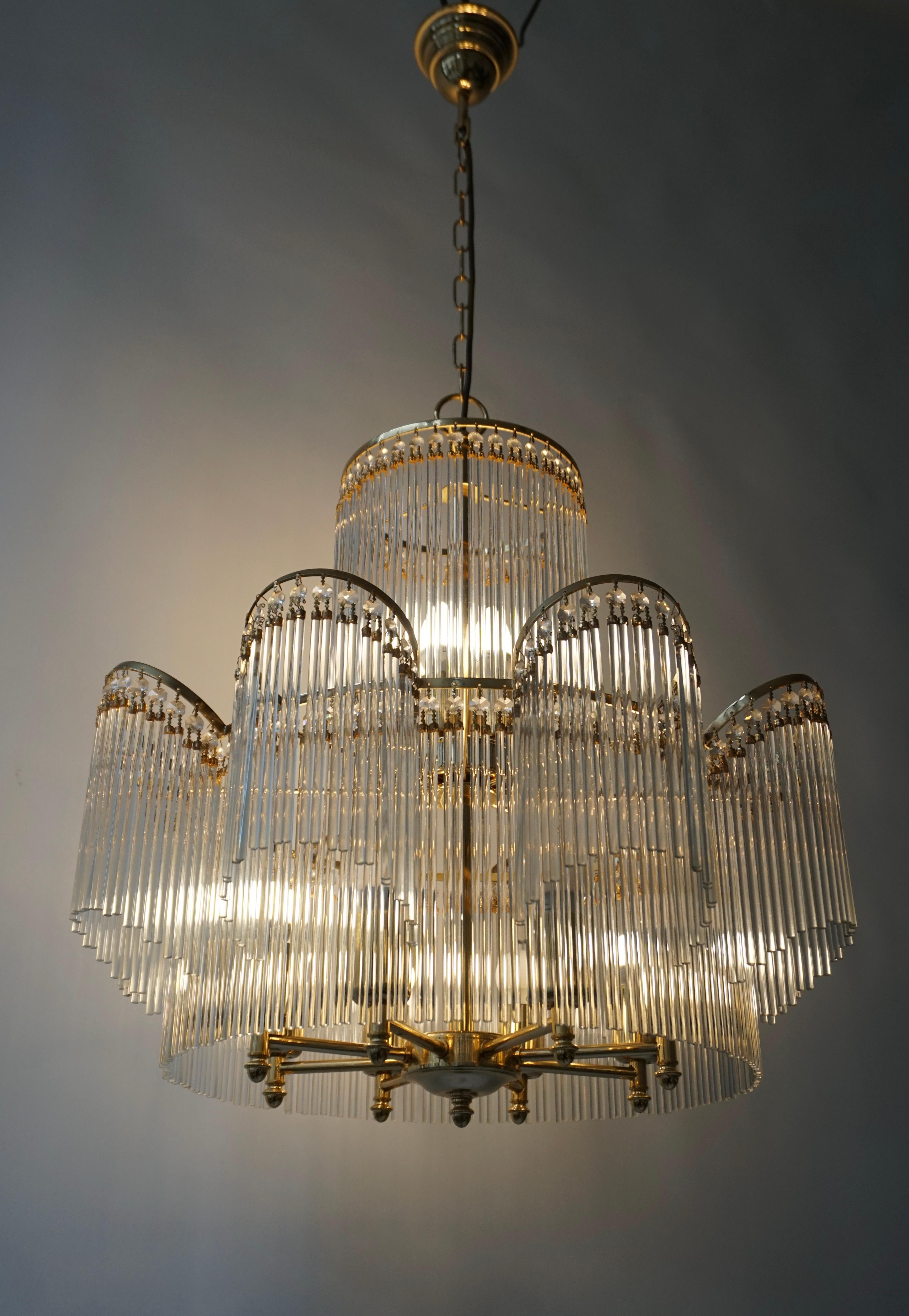 Elegant Chandelier in Brass and Glass For Sale 2