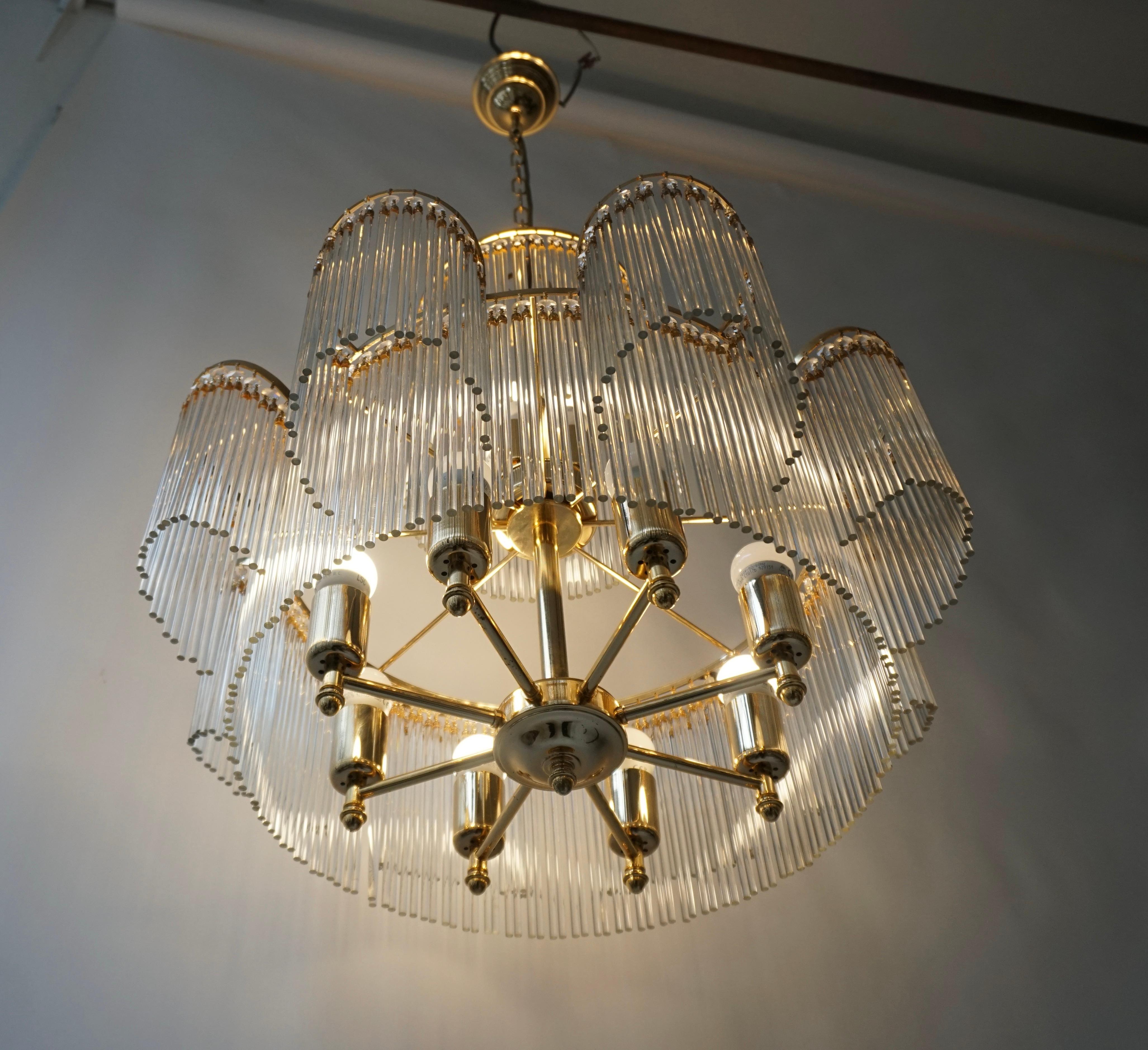 Elegant Chandelier in Brass and Glass For Sale 3