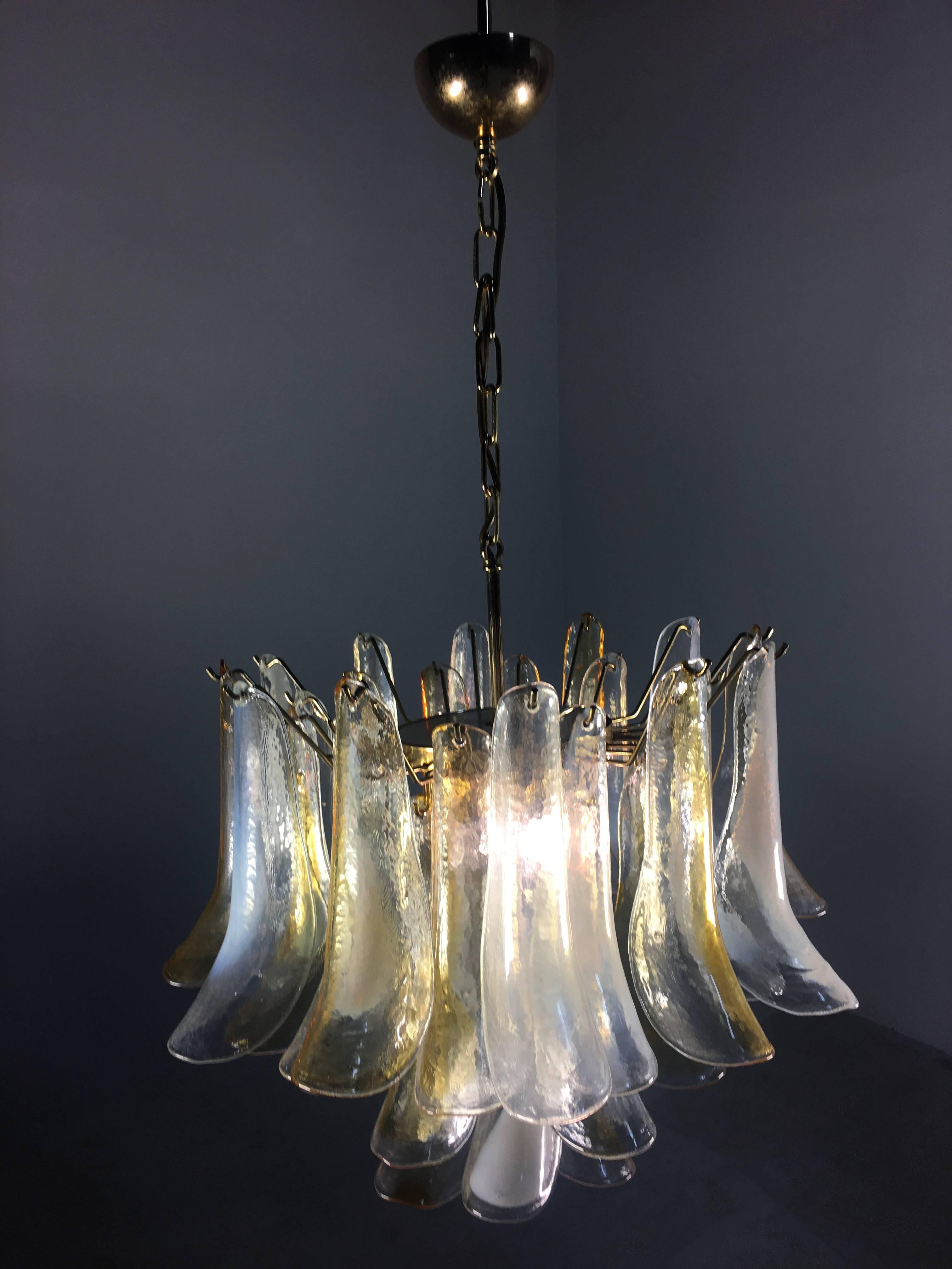 Elegant Chandelier 36 White and Amber Petals, Murano, 1990s For Sale 2