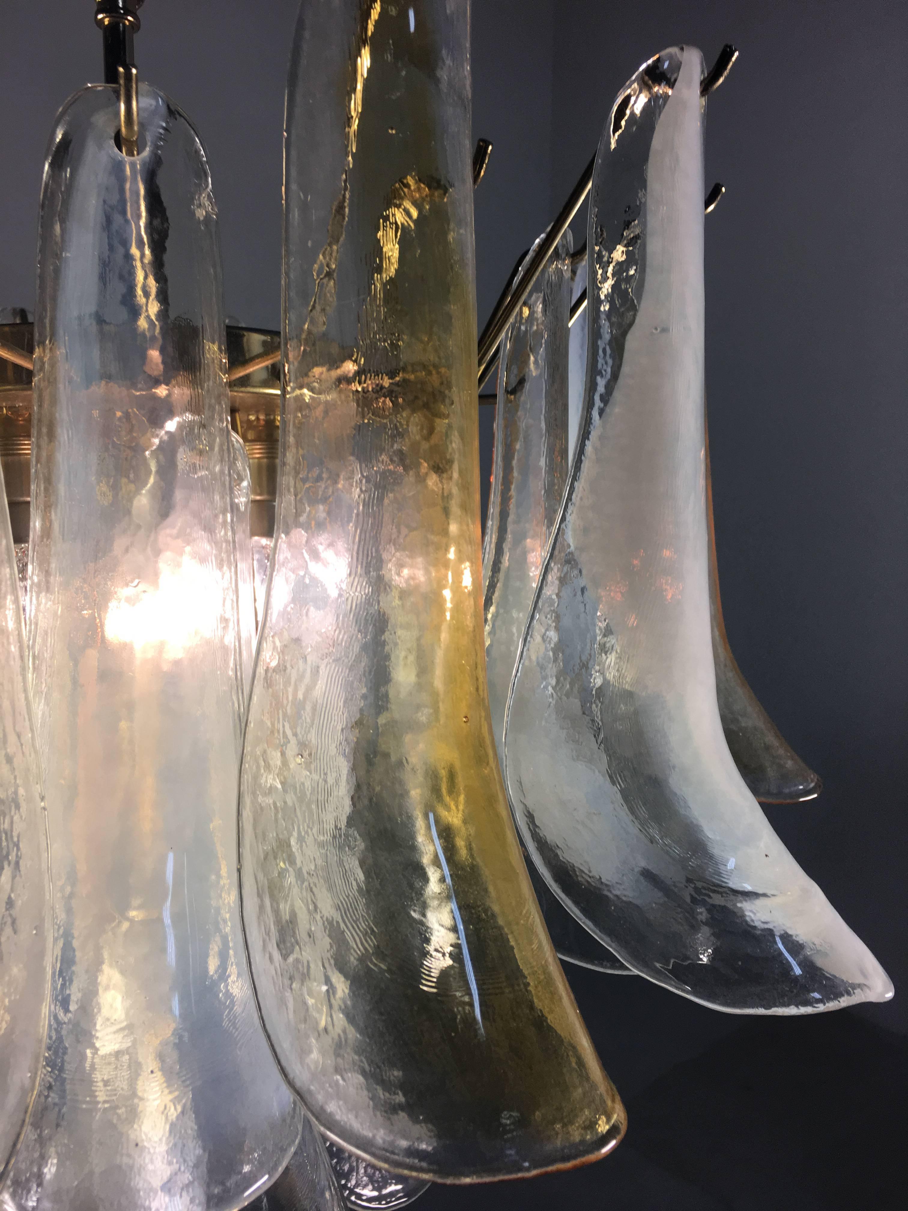 Metallo Elegante  Lampadario Petali bianchi e ambra, Murano, anni '90 in vendita