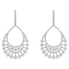 Elegant Chandeliers Earrings 14.67 Carat 18 Karat Gold Diamond Dangling Earrings