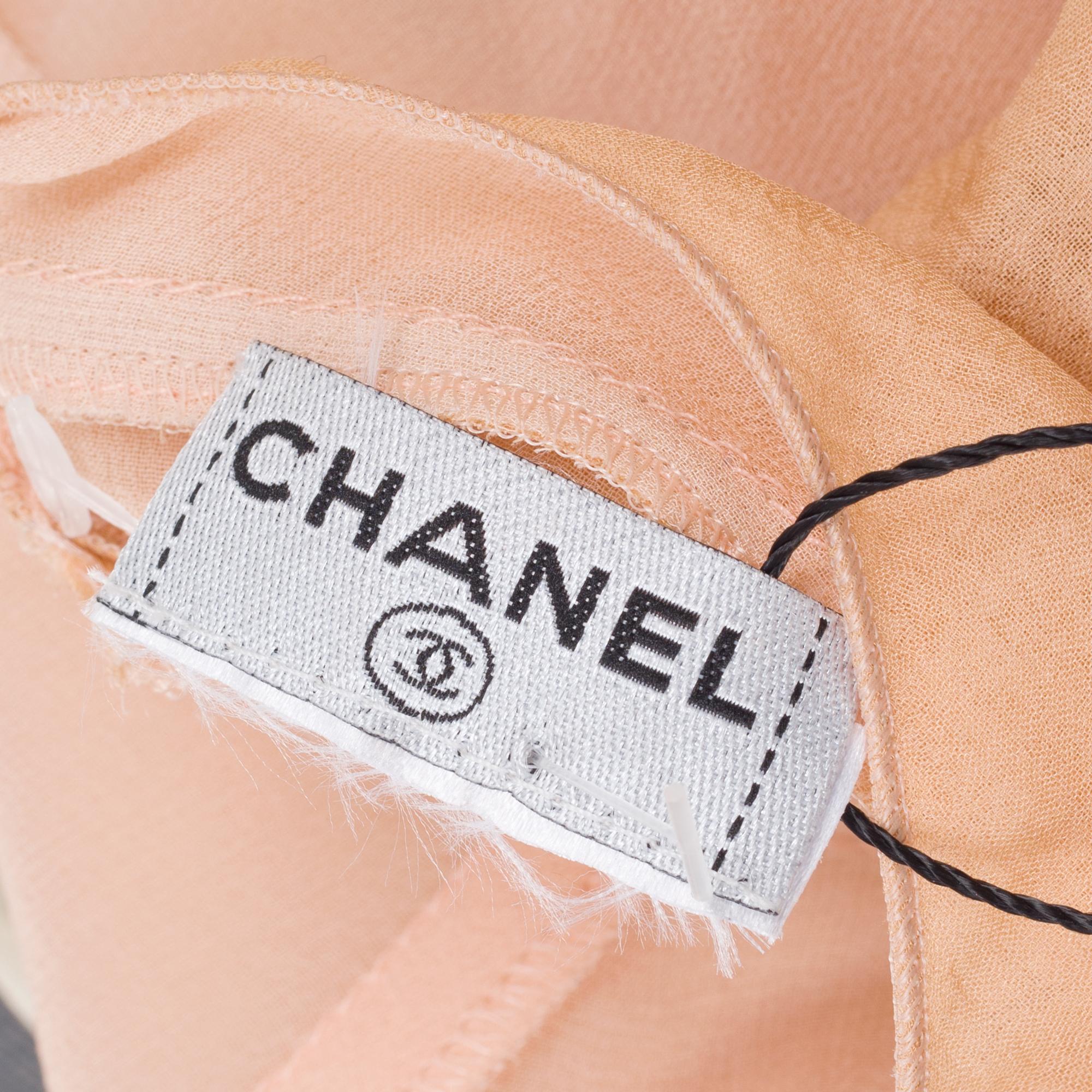Elegant Chanel 100% Silk Pleated Dress with Rose Detail For Sale 1