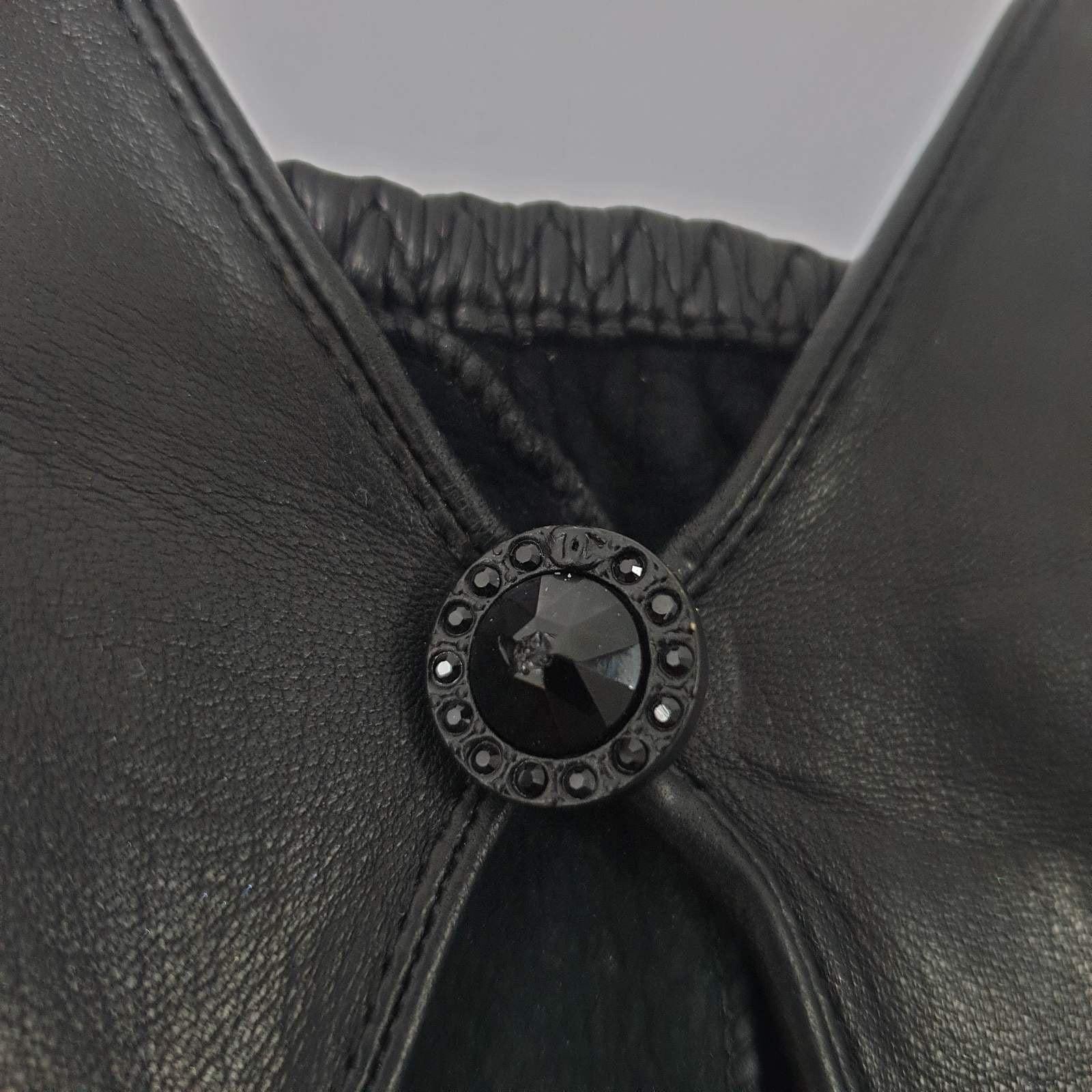 Elegante Chanel Schwarze Lederhandschuhe - Größe 8 im Angebot 2