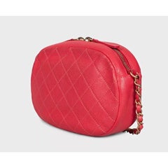 Eleganza della borsa a tracolla Chanel Coco Midnight in pelle rossa