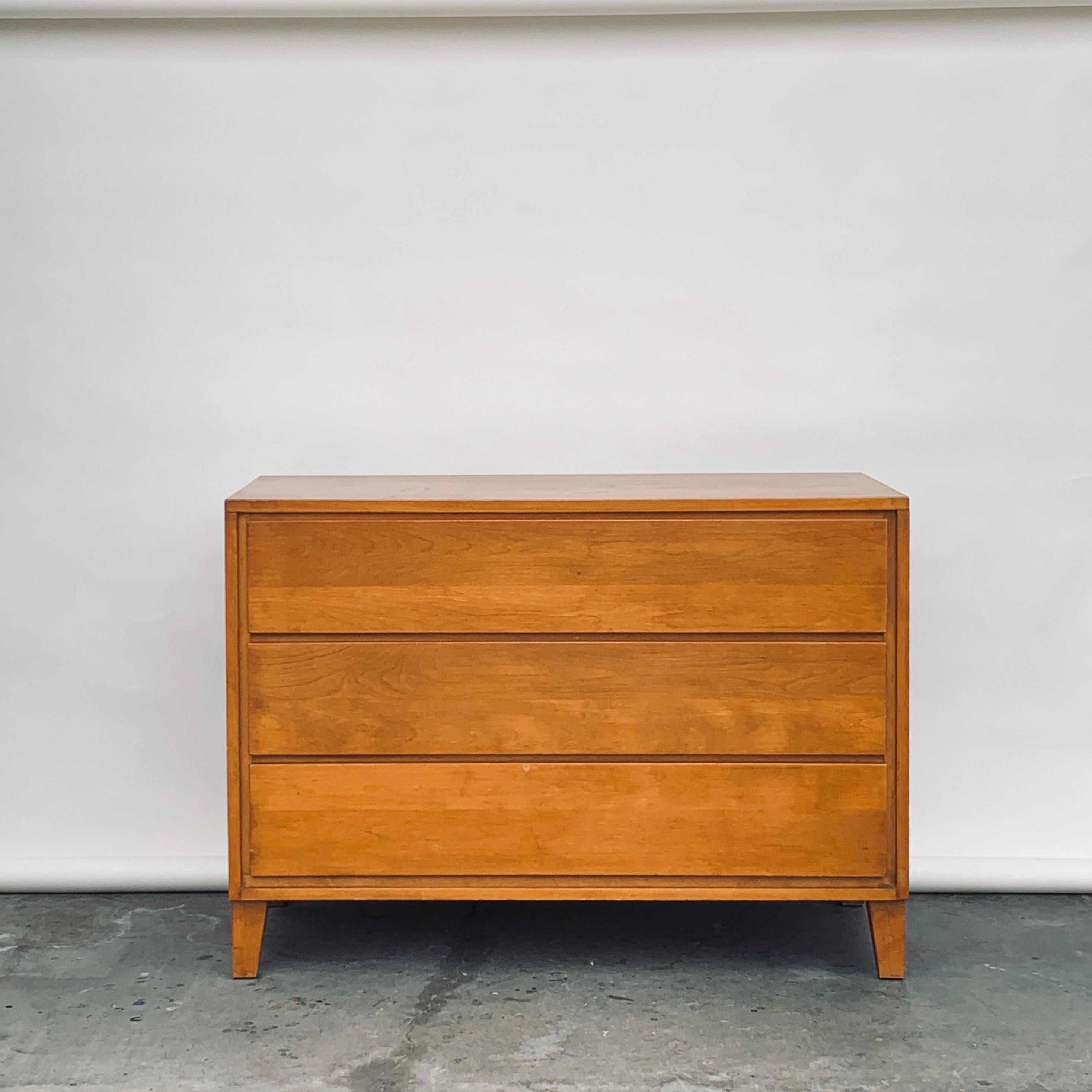 Elegant vintage chest of drawers / dresser by Leslie Diamond for Conant Ball.

This simple, understated chest of drawers / dresser was designed by Leslie Diamond for the ModernMates collection manufactured by Conant Ball of Massachusetts, circa