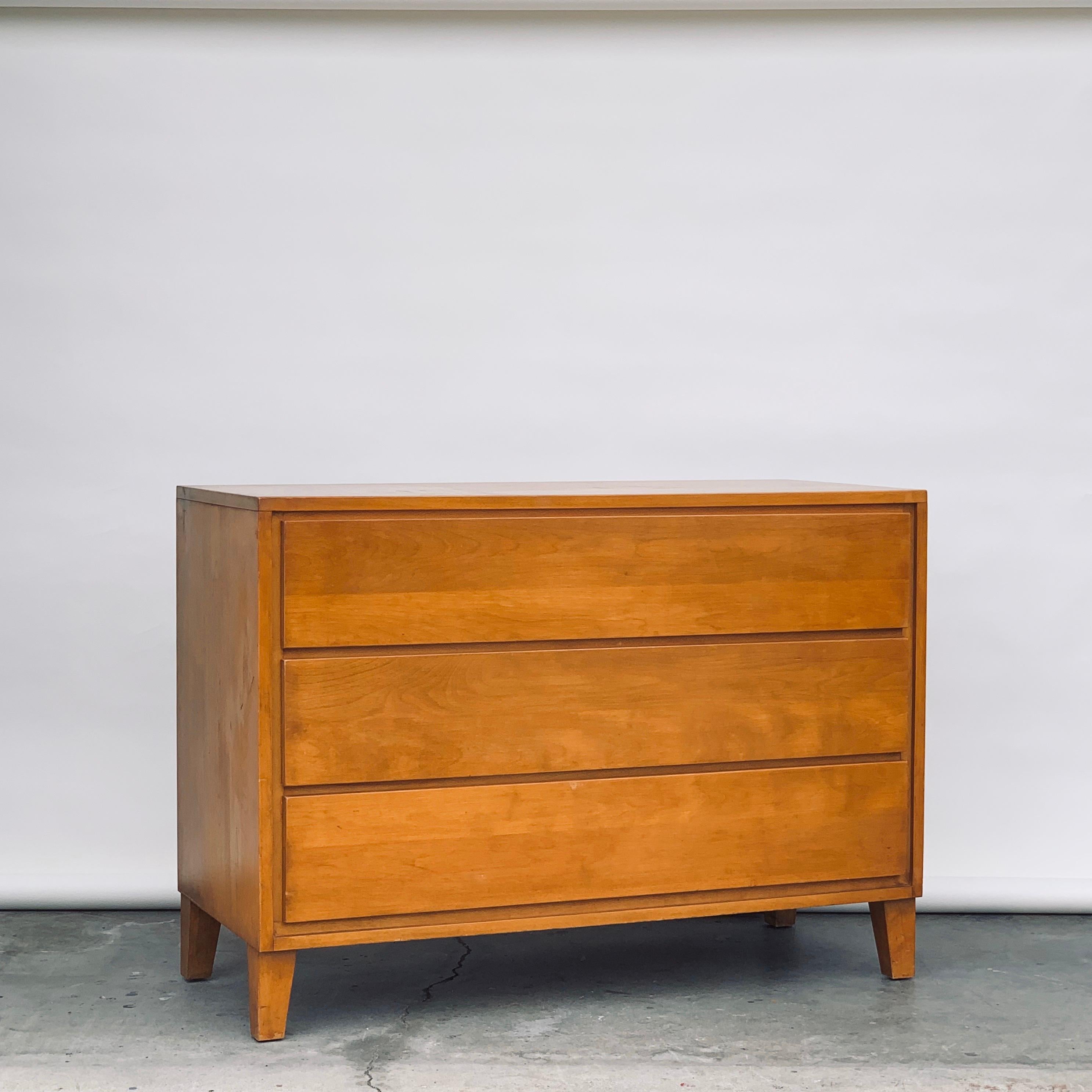 Mid-Century Modern Elegant Chest of Drawers or Dresser by Leslie Diamond for Conant Ball