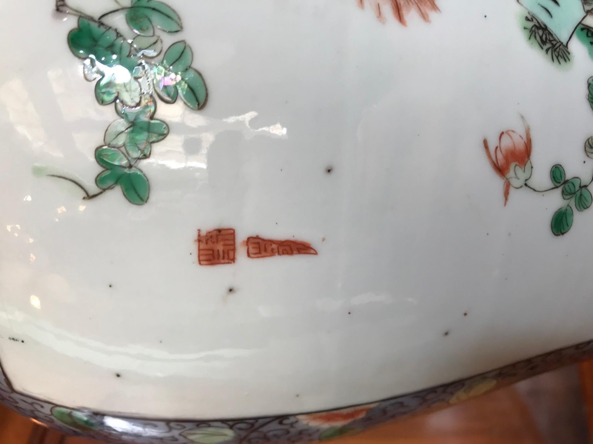 Elegante vaso cinese Famille Rose e montatura in bronzo dorato, lampada da tavolo laterale antica in vendita 6