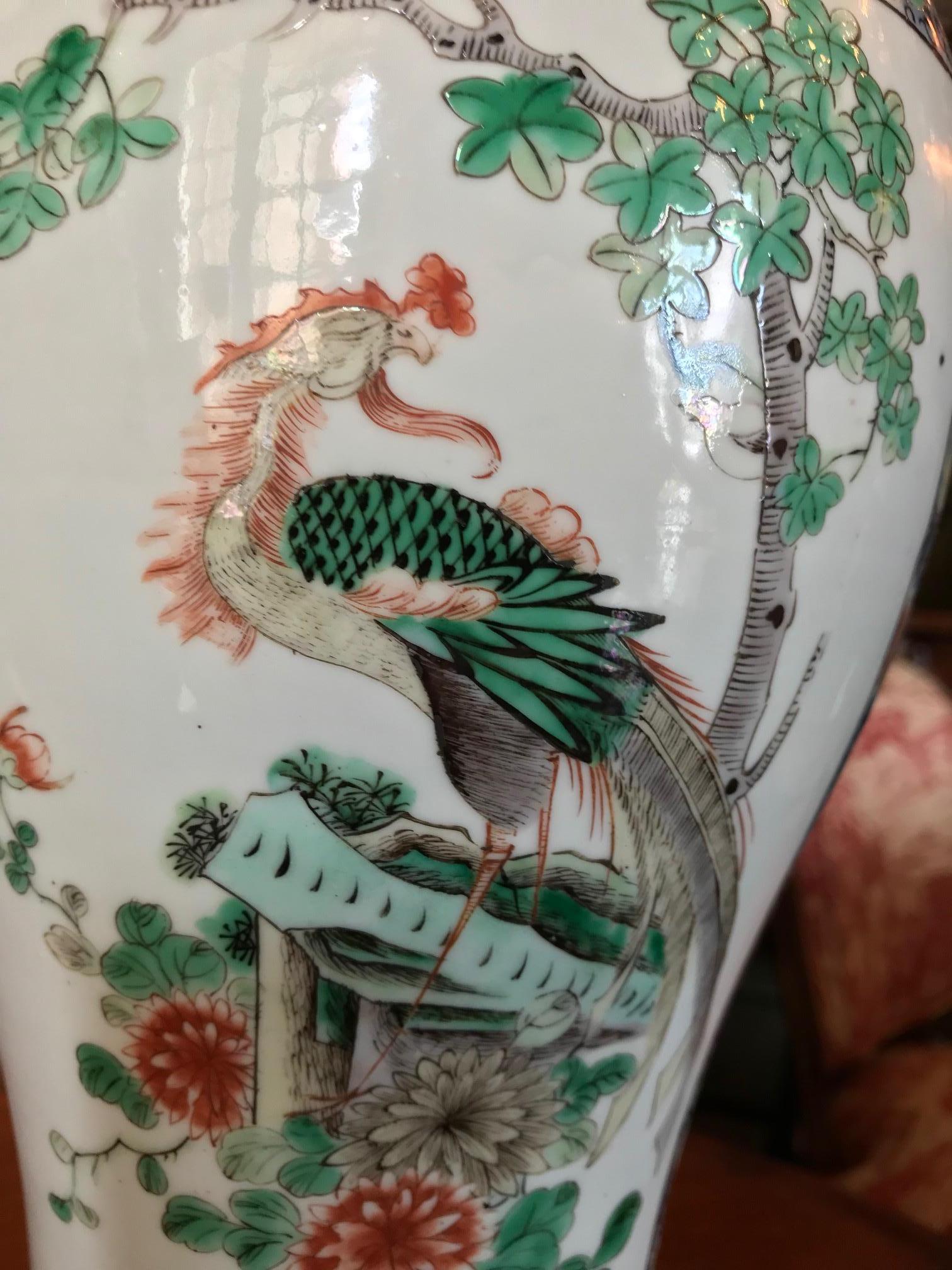Elegante vaso cinese Famille Rose e montatura in bronzo dorato, lampada da tavolo laterale antica in vendita 8