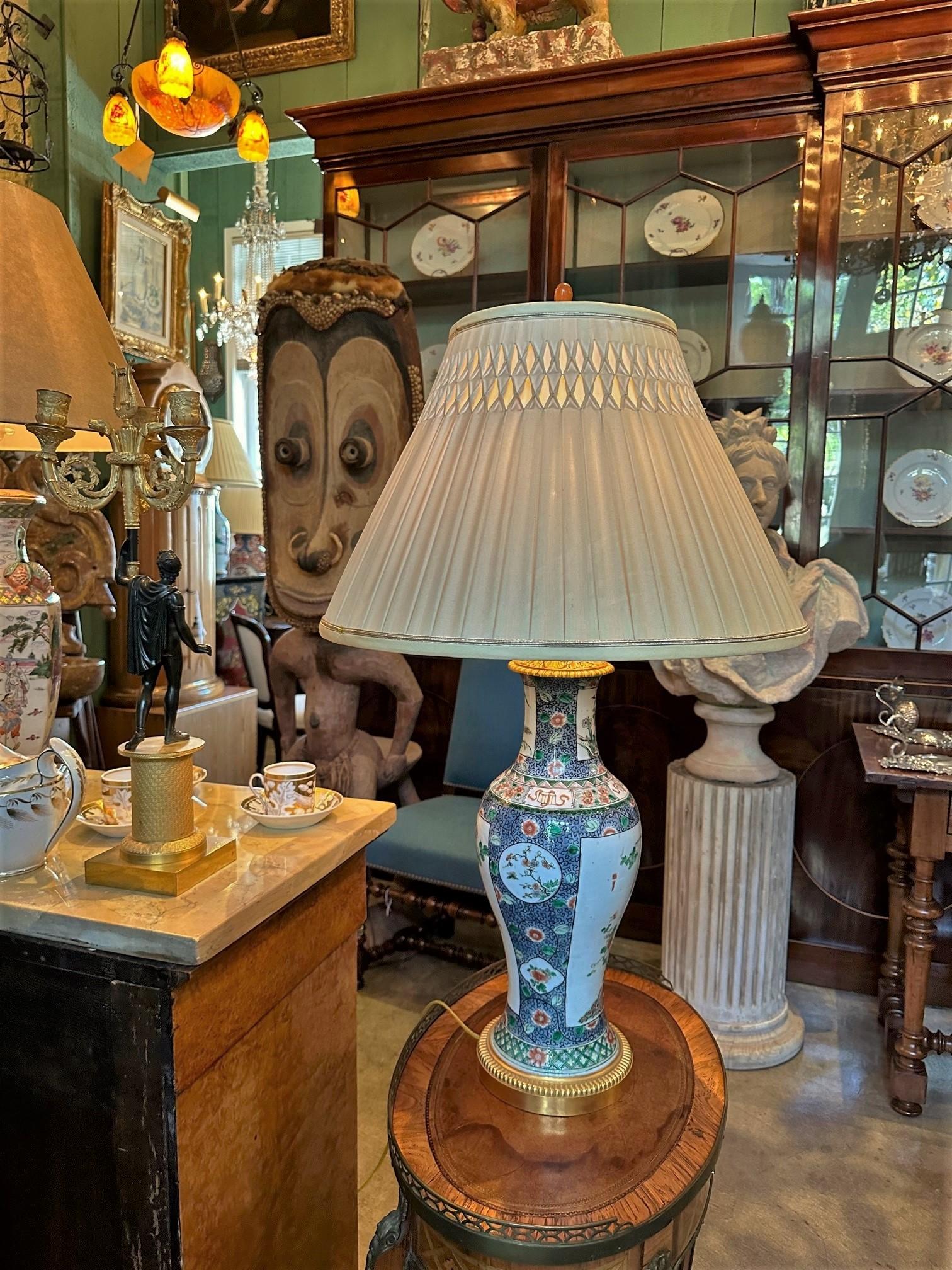 Hand-Carved Elegant Chinese Famille Rose Vase and Gilt Bronze Mount, Side Table Lamp antique For Sale
