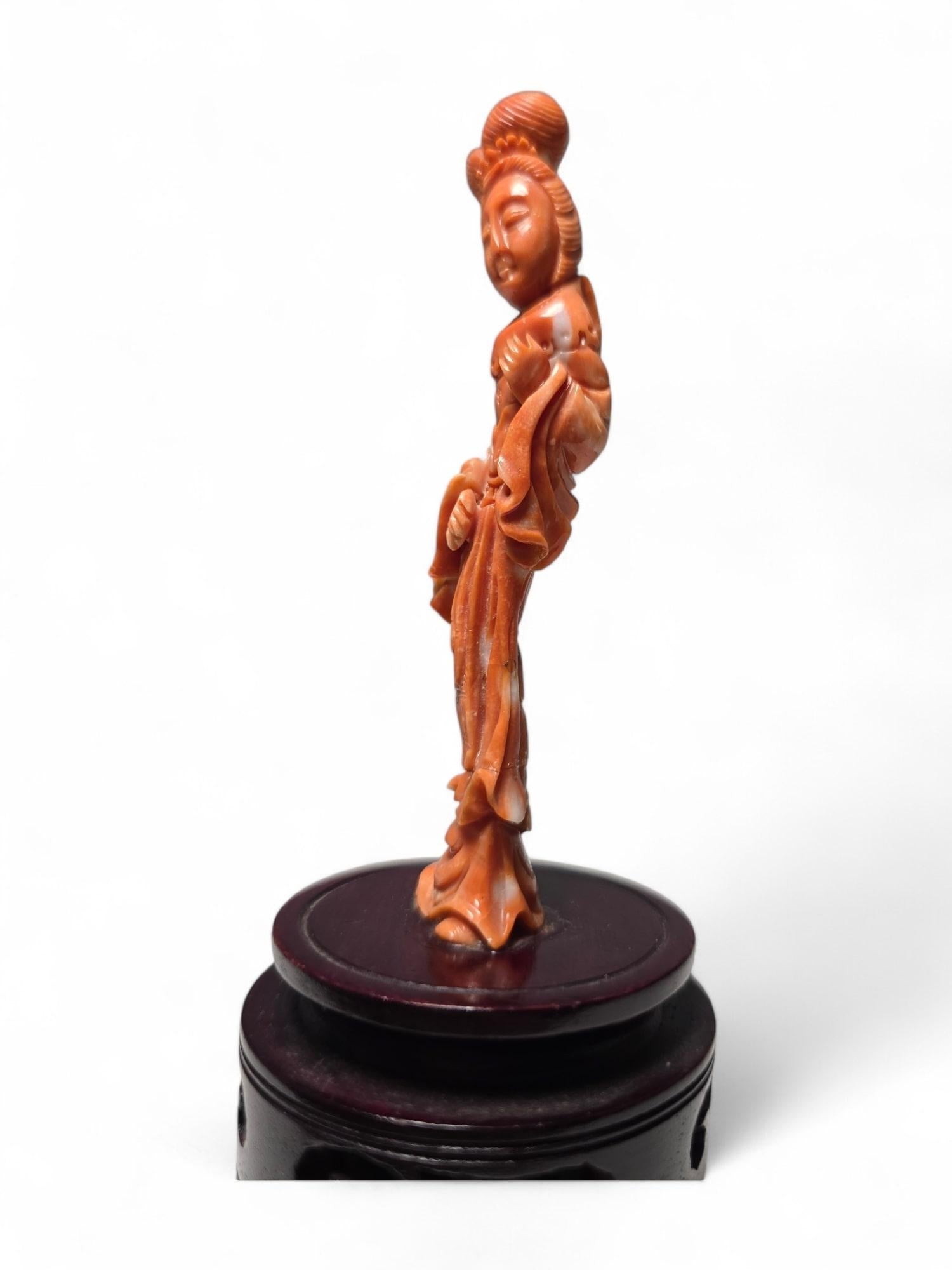 Elegant Chinese Lady Sculpture in Red Coral For Sale 8