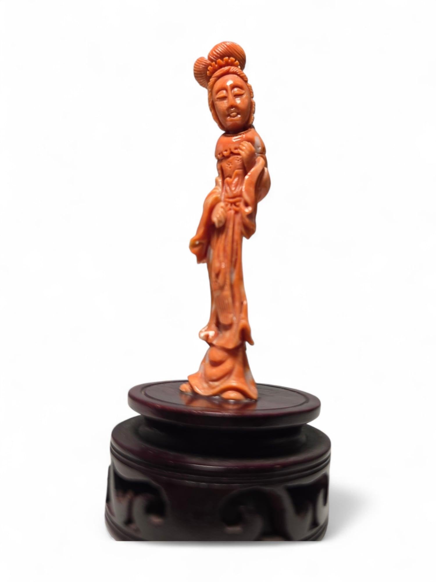Elegant Chinese Lady Sculpture in Red Coral For Sale 9