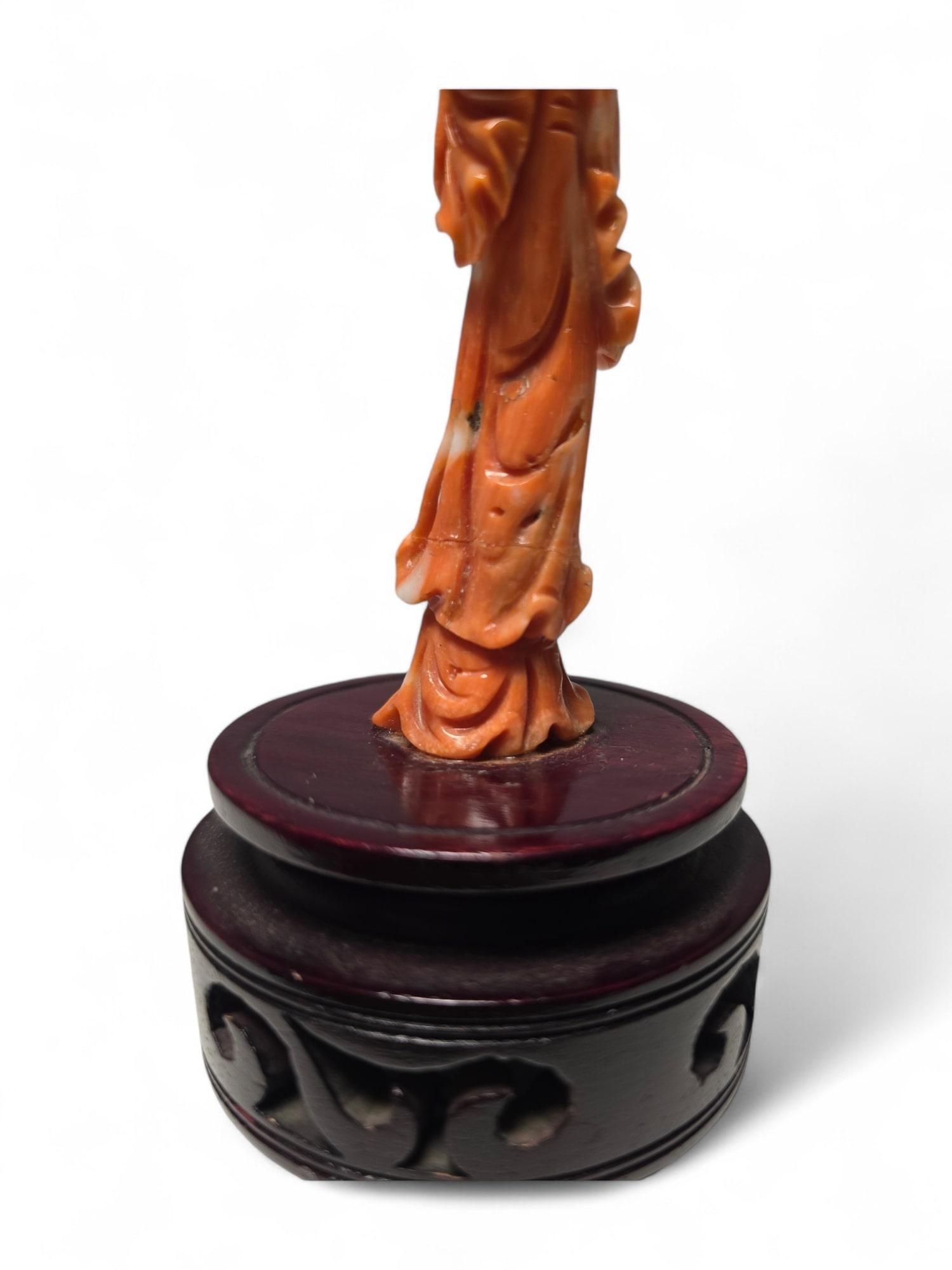 Elegant Chinese Lady Sculpture in Red Coral For Sale 12