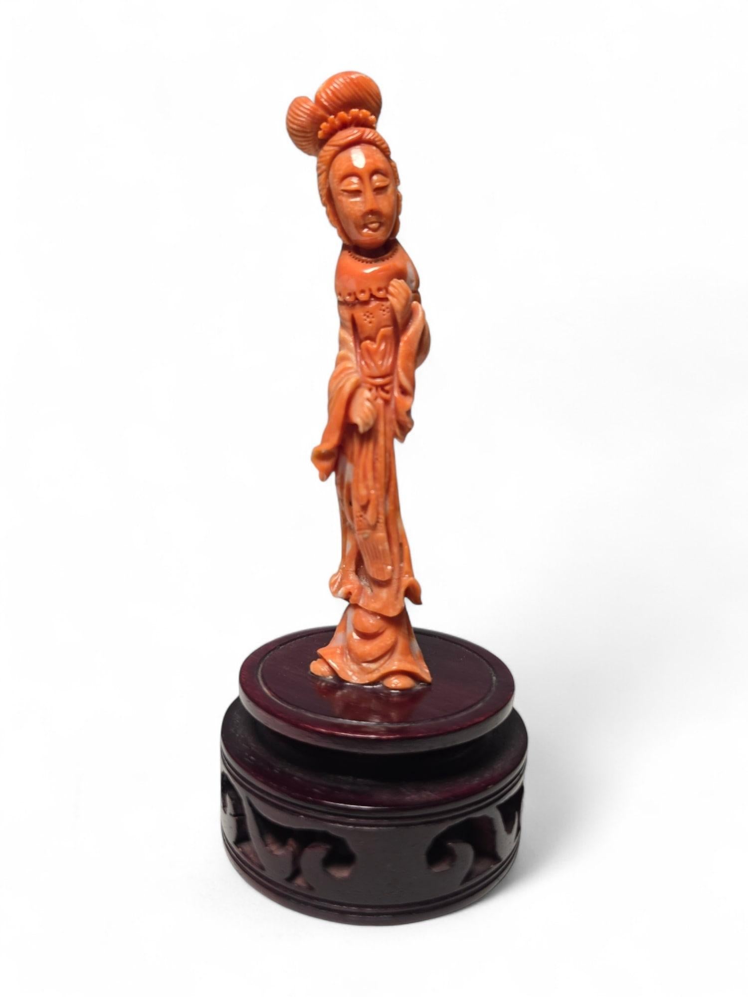 Elegant Chinese Lady Sculpture in Red Coral For Sale 16