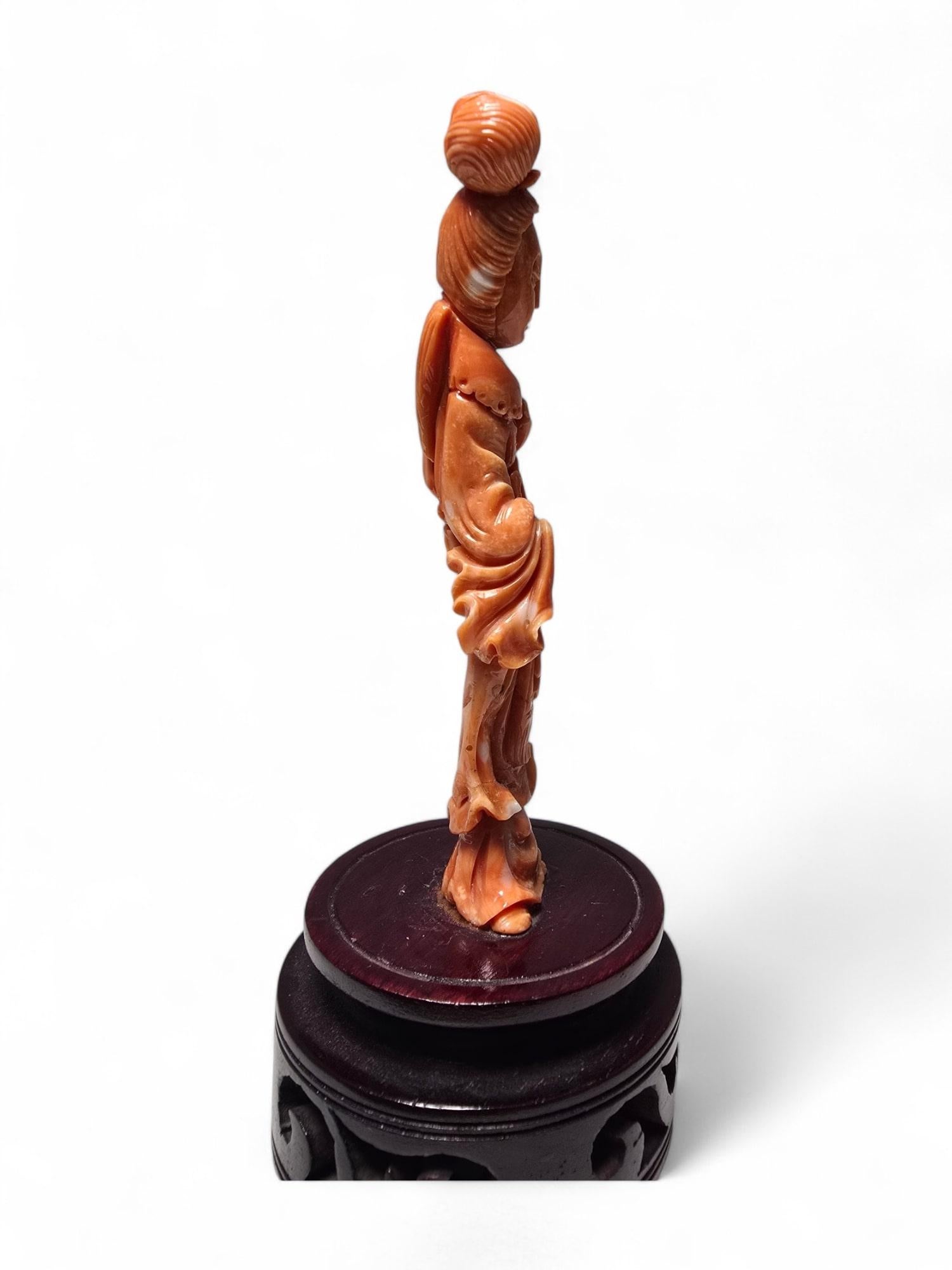 Elegant Chinese Lady Sculpture in Red Coral For Sale 1