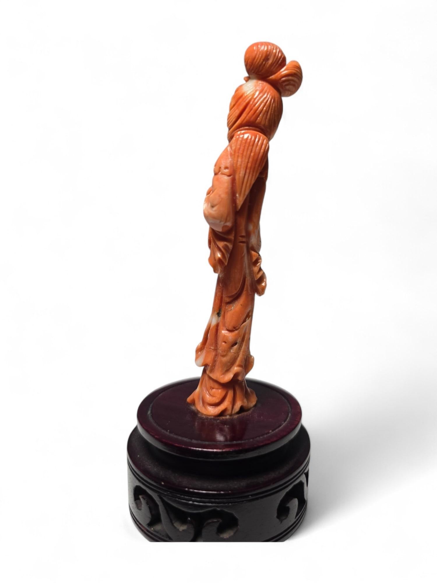 Elegant Chinese Lady Sculpture in Red Coral For Sale 3