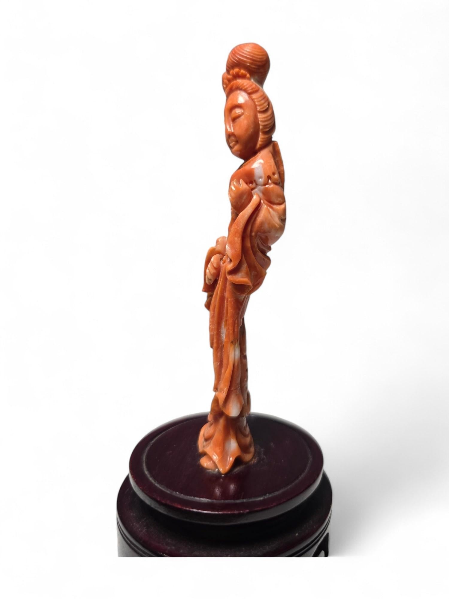 Elegant Chinese Lady Sculpture in Red Coral For Sale 4