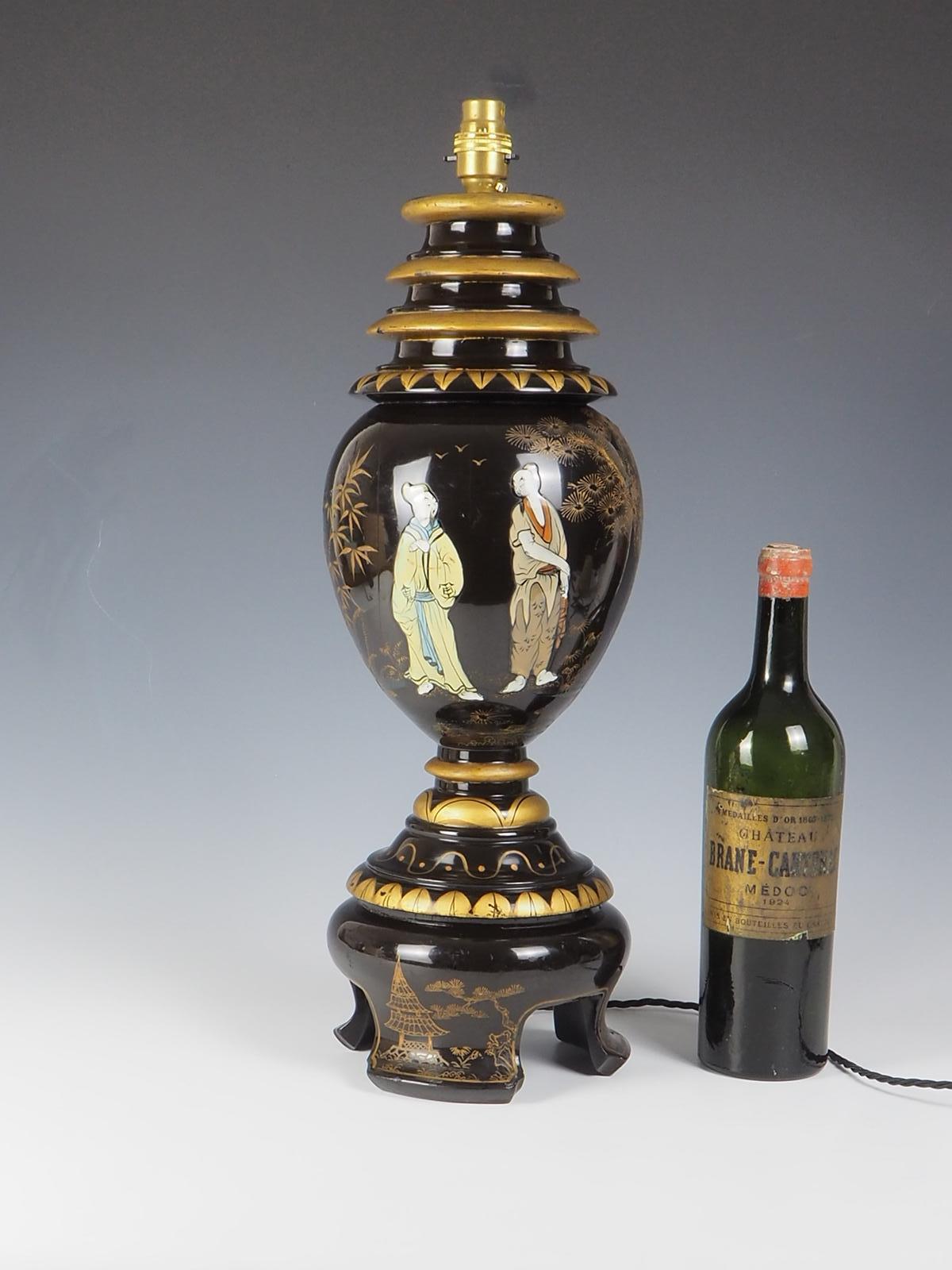 Elegant Chinoiserie Antique Table Lamp In Good Condition For Sale In Lincoln, GB