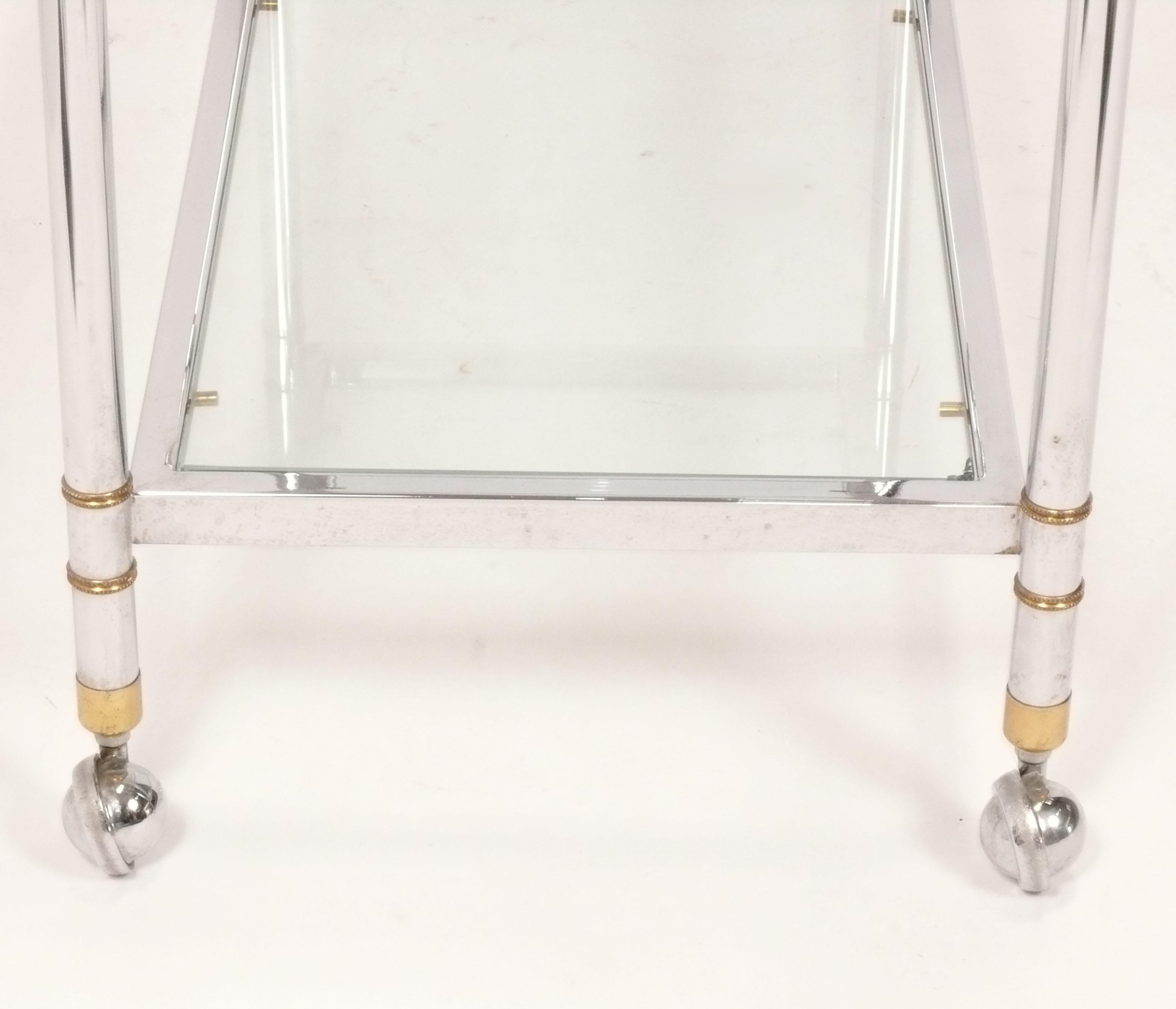 Français Élégant chariot de bar en chrome et laiton à la manière de la Maison Jansen en vente