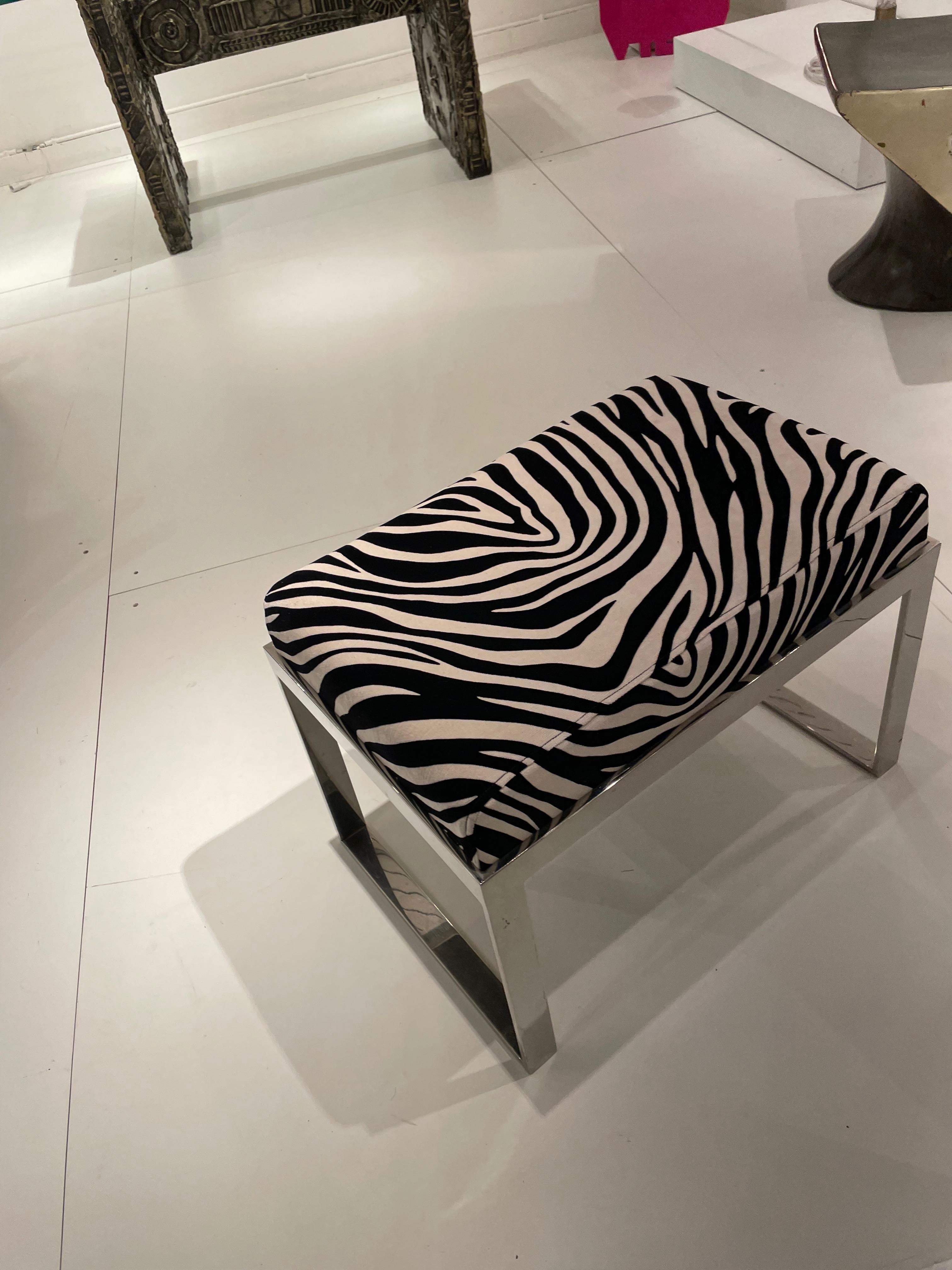 Elegant Chromed Metal Stool Covered With A Zebra Fabric, Italy 1980. In Good Condition For Sale In Brussels, BE