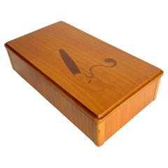 Vintage Elegant Cigar/Cigarette Box in Elm from the 1930s with decorative intarsia decor