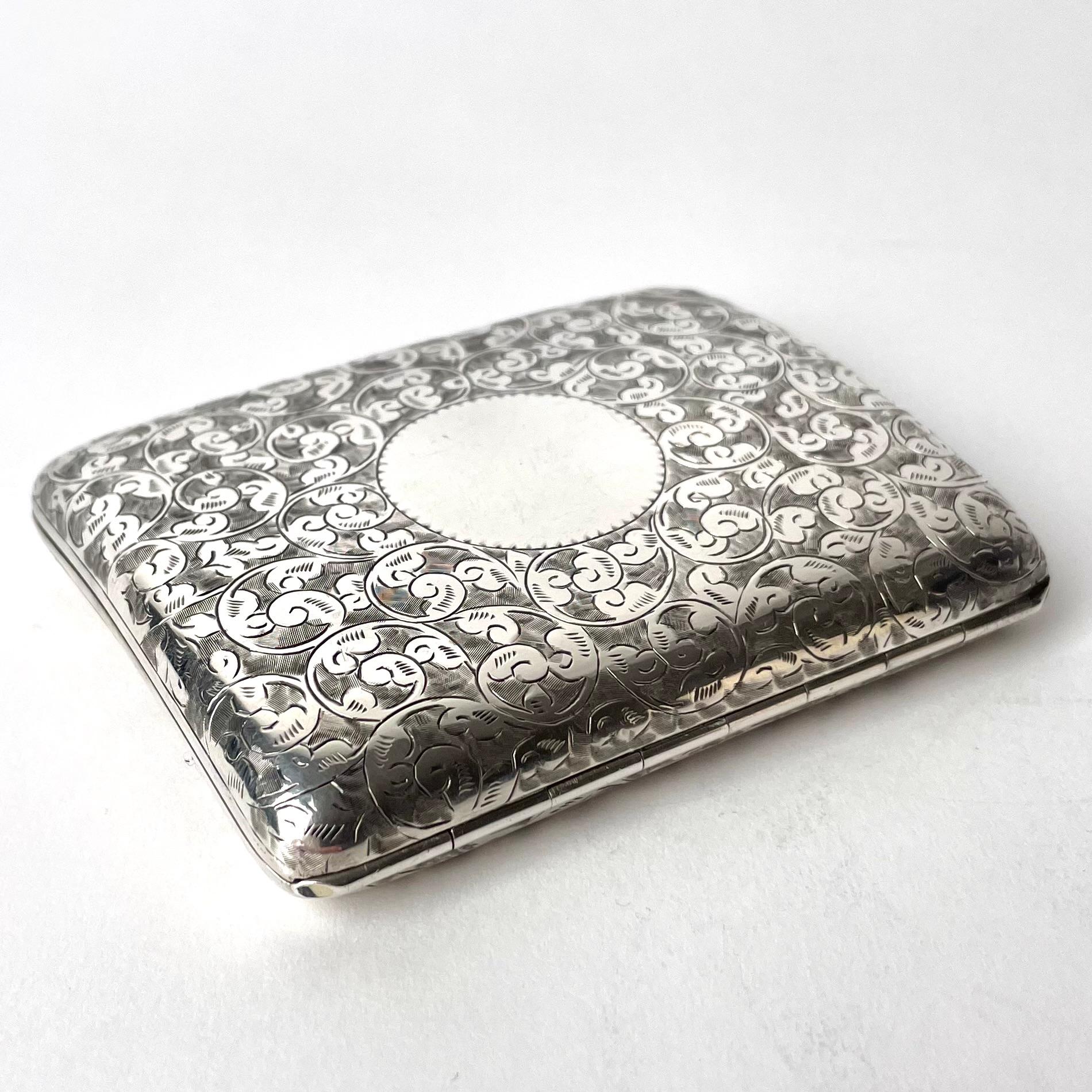 Late 19th Century Elegant cigarette case in silver from Birmingham in 1899 For Sale