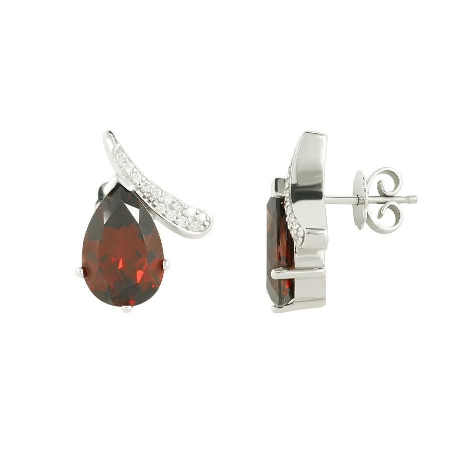 Moderno Elegante combinazione classica di orecchini con granato e diamante in oro bianco in vendita