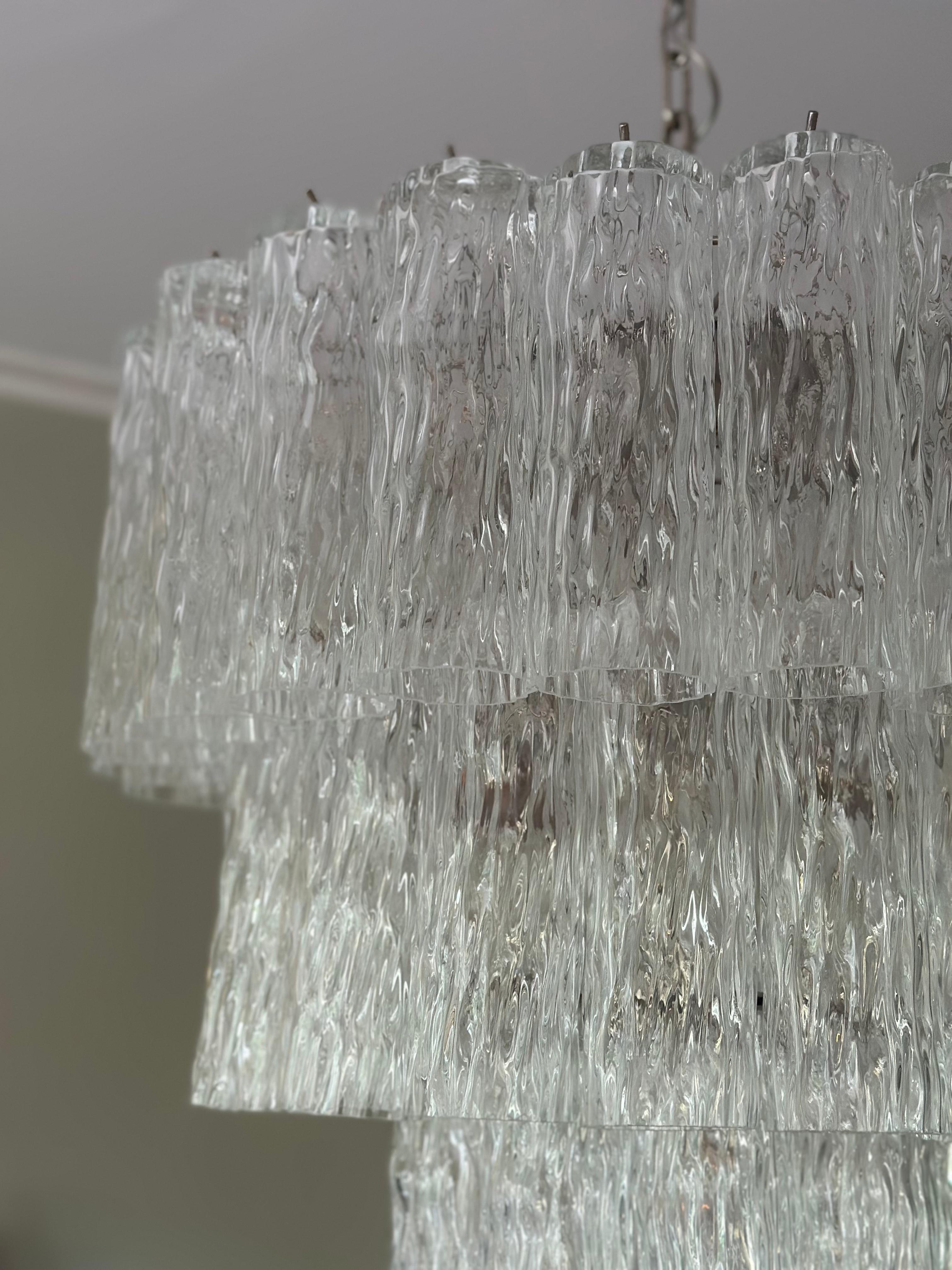 Elegant lustre classique de Murano dans le style de Venini en vente 3