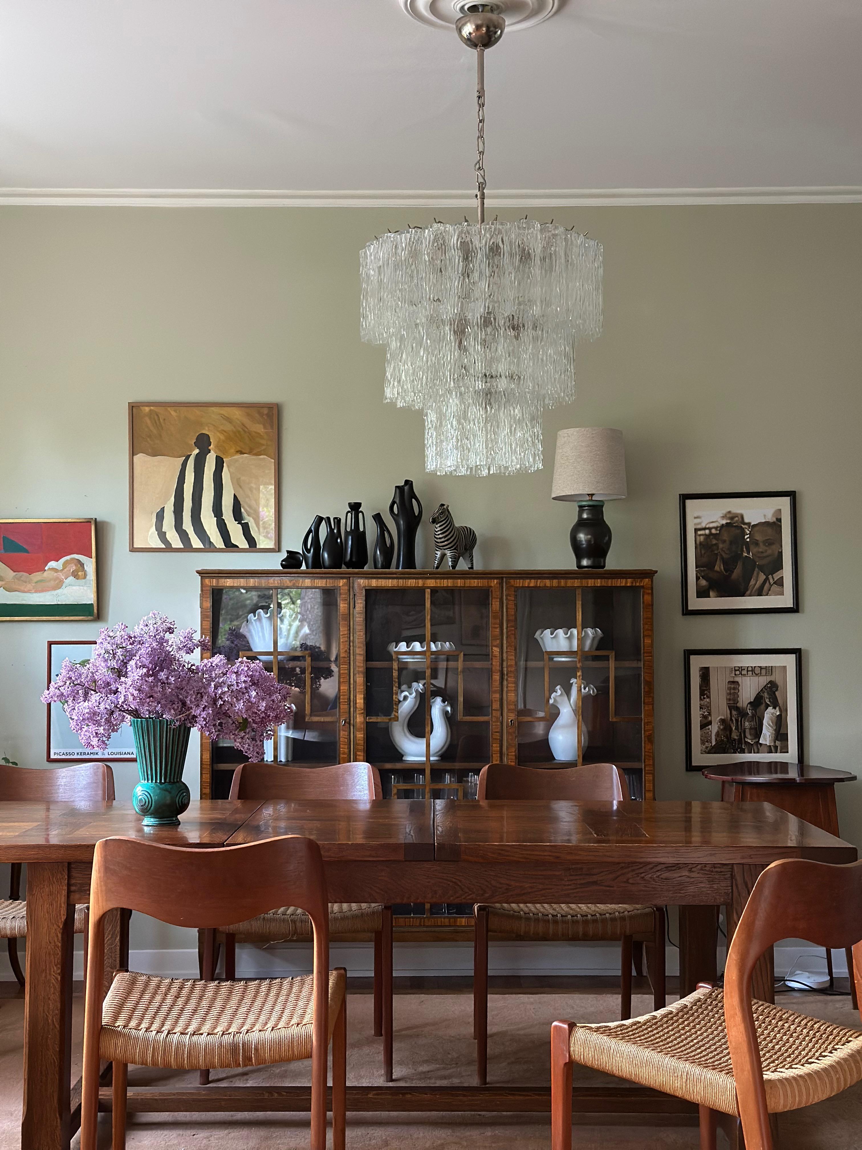 Mid-Century Modern Elegant lustre classique de Murano dans le style de Venini en vente
