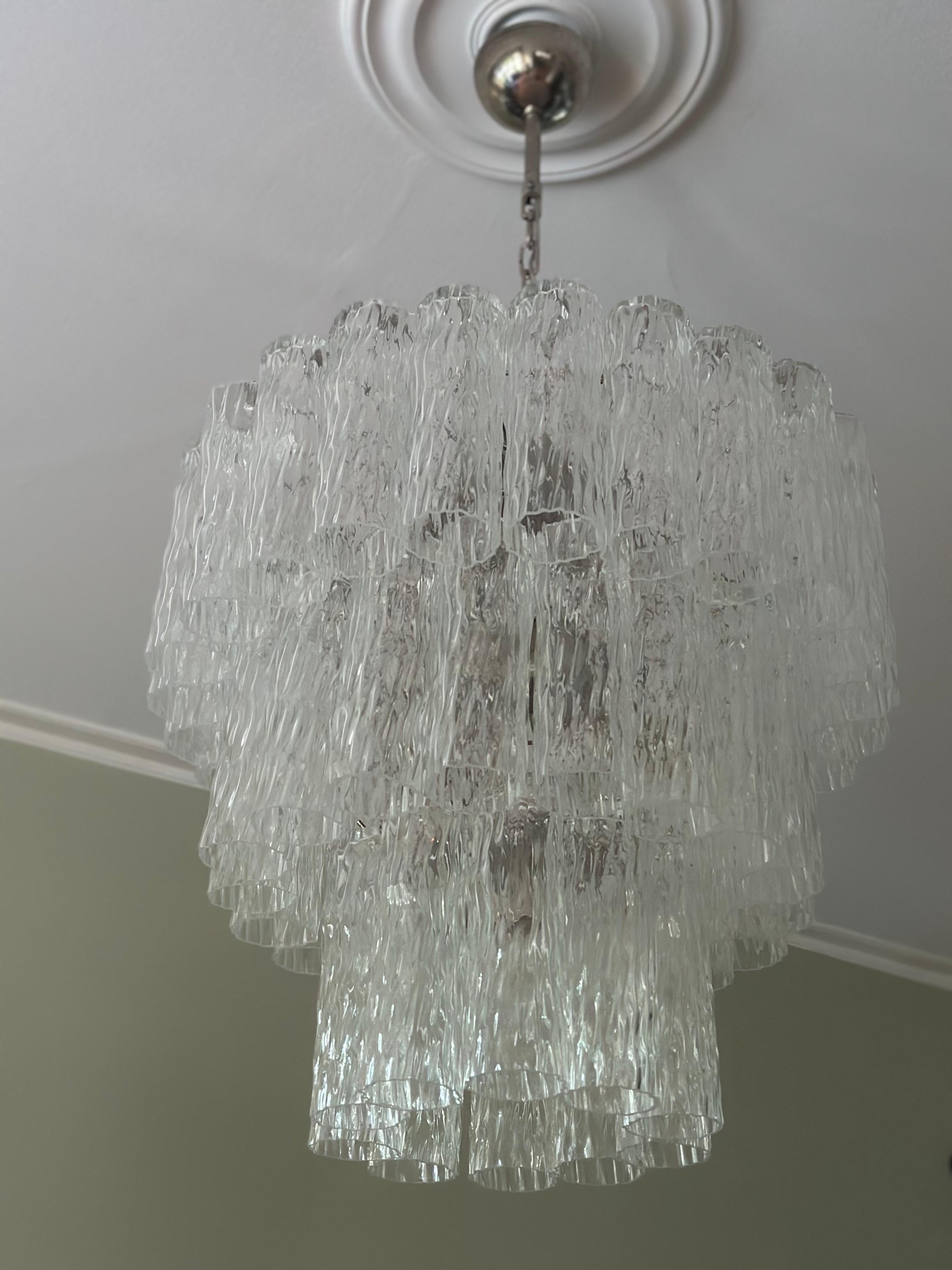 Elegant lustre classique de Murano dans le style de Venini Excellent état - En vente à Bromma, SE