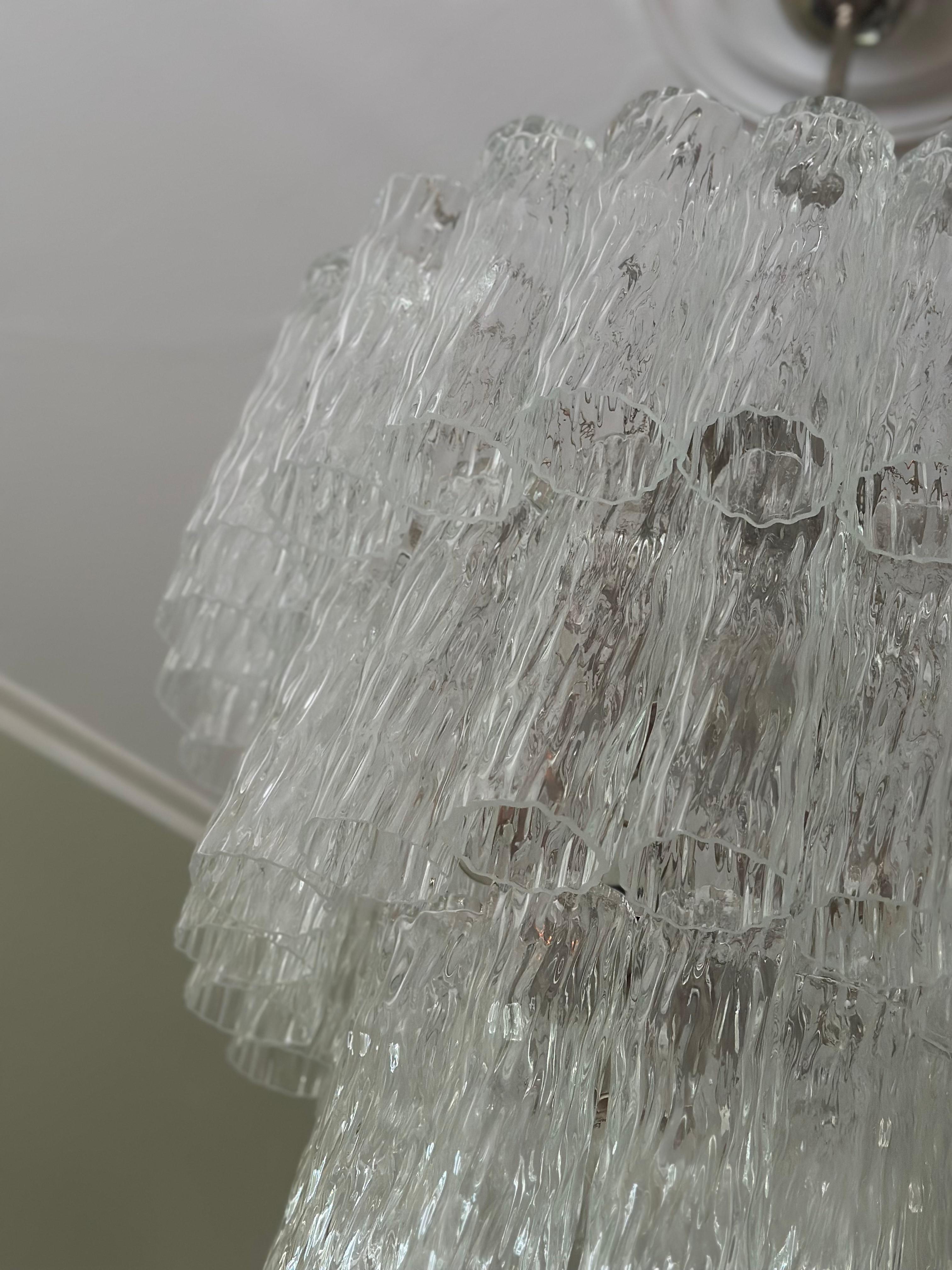 Verre Elegant lustre classique de Murano dans le style de Venini en vente
