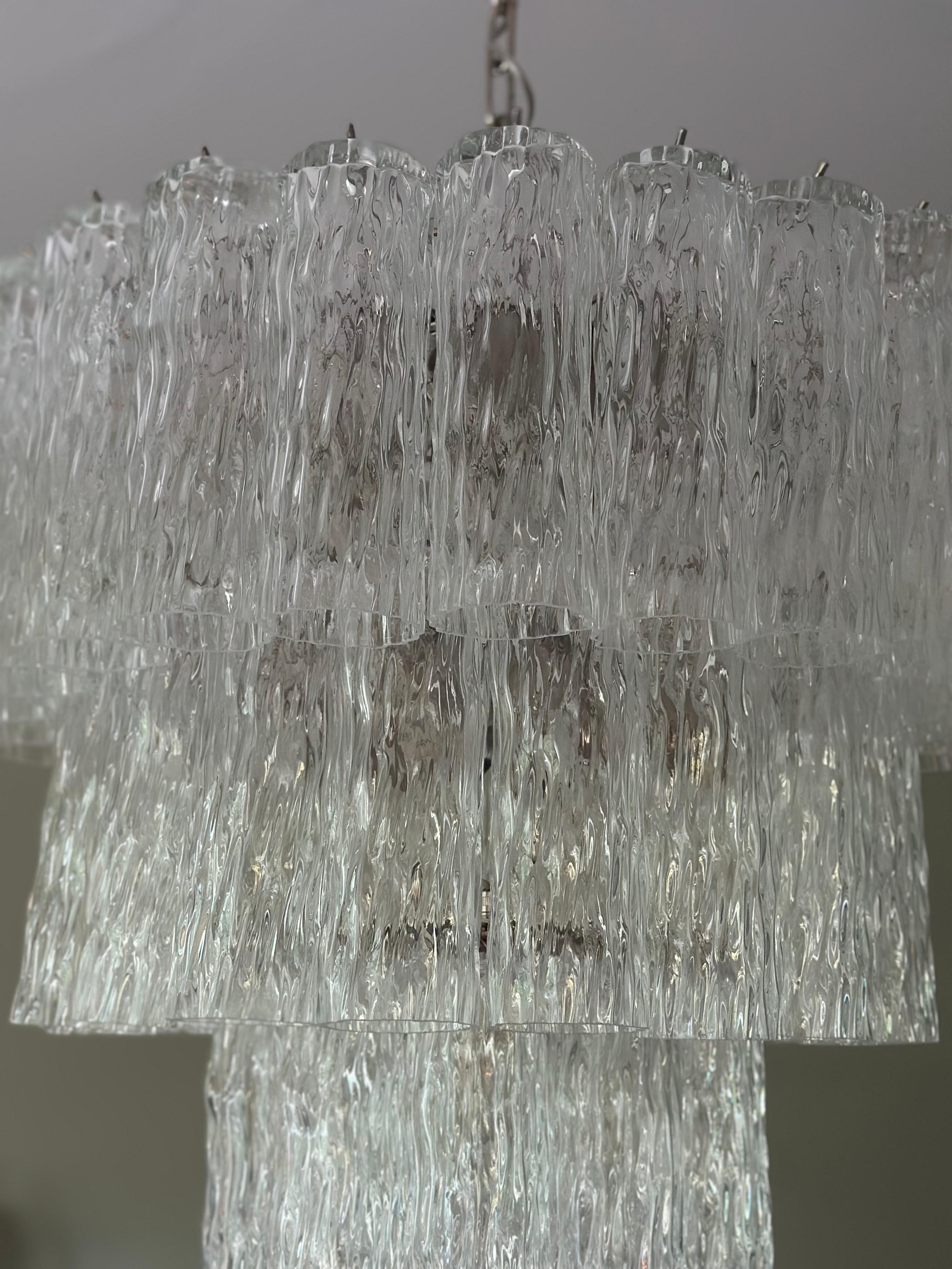 Elegant lustre classique de Murano dans le style de Venini en vente 2
