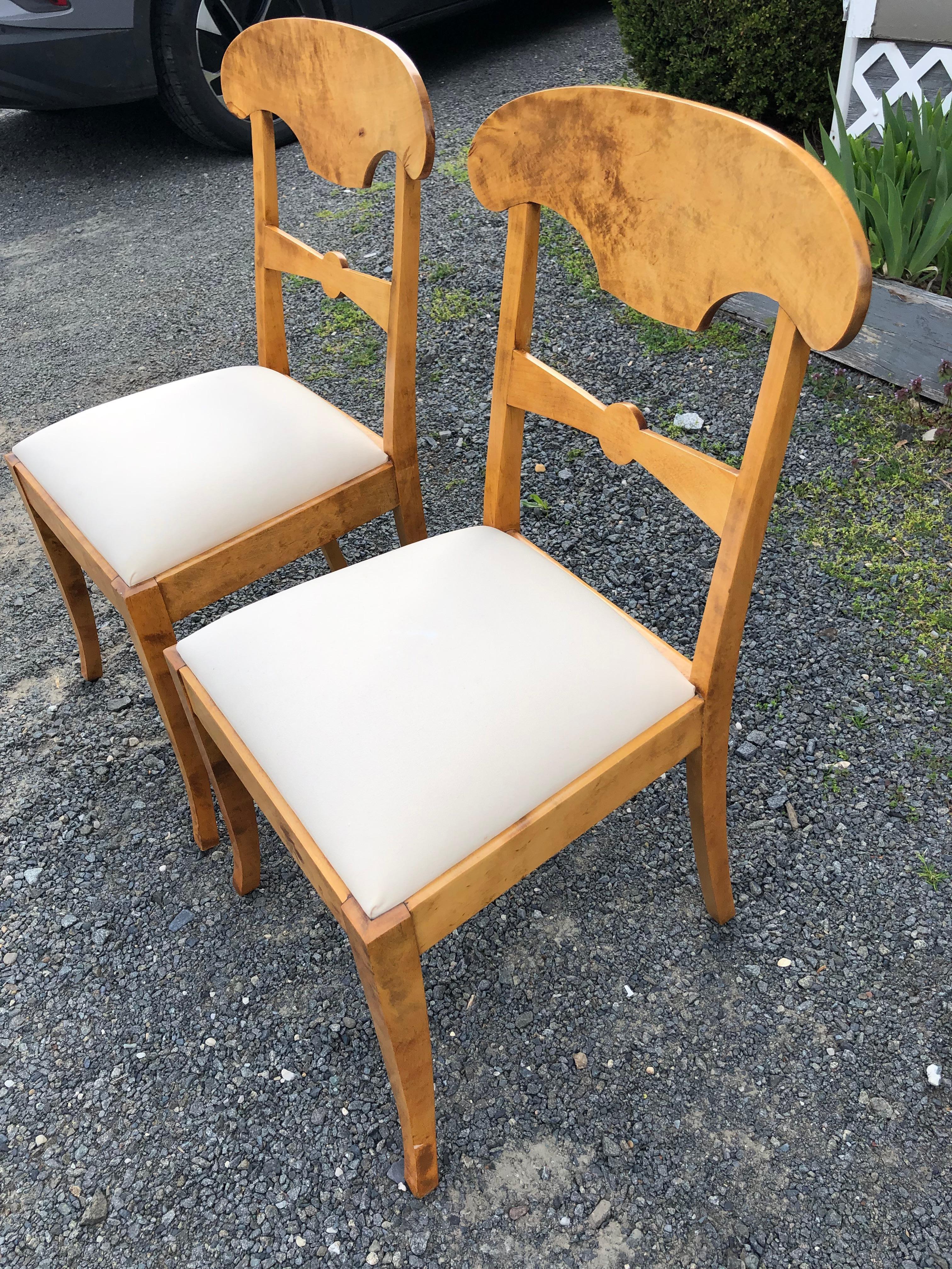 Elegant Classic Pair of Biedermeier Side Chairs In Good Condition For Sale In Hopewell, NJ