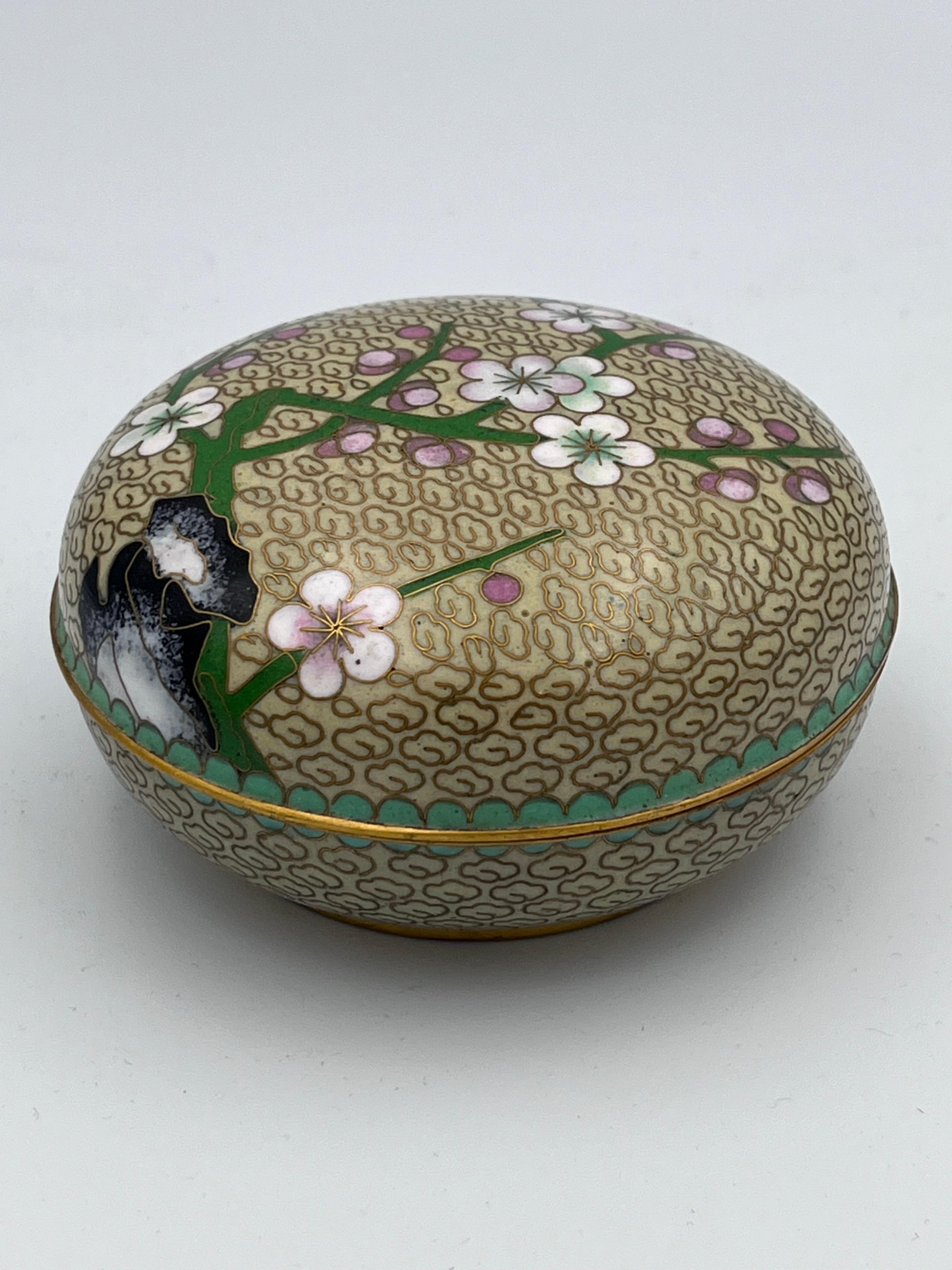 Elegante Joyero Cloisonné Flor de Cerezo Esmaltado con Interior Teal en venta 5