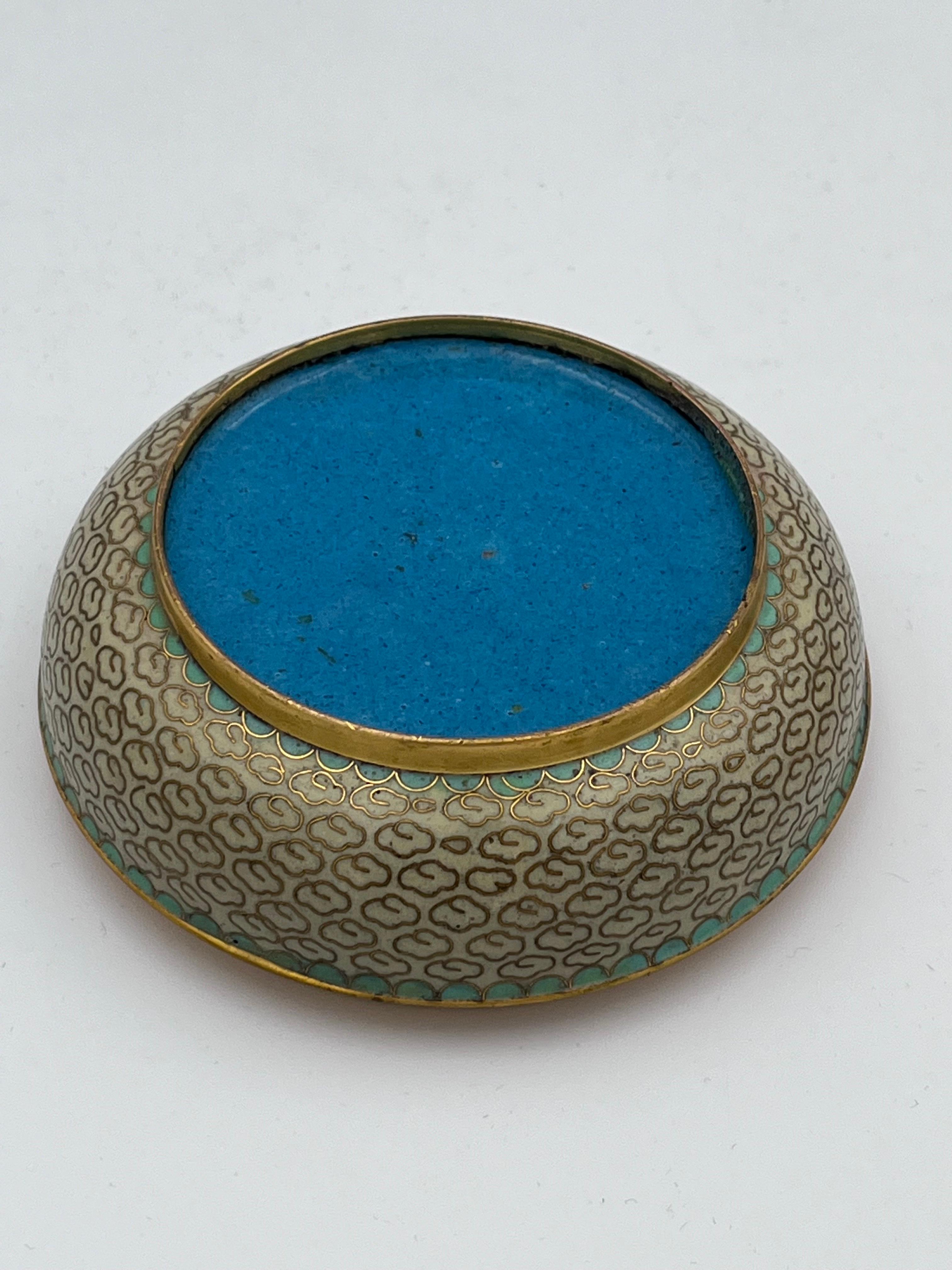 Elegante Joyero Cloisonné Flor de Cerezo Esmaltado con Interior Teal en venta 9
