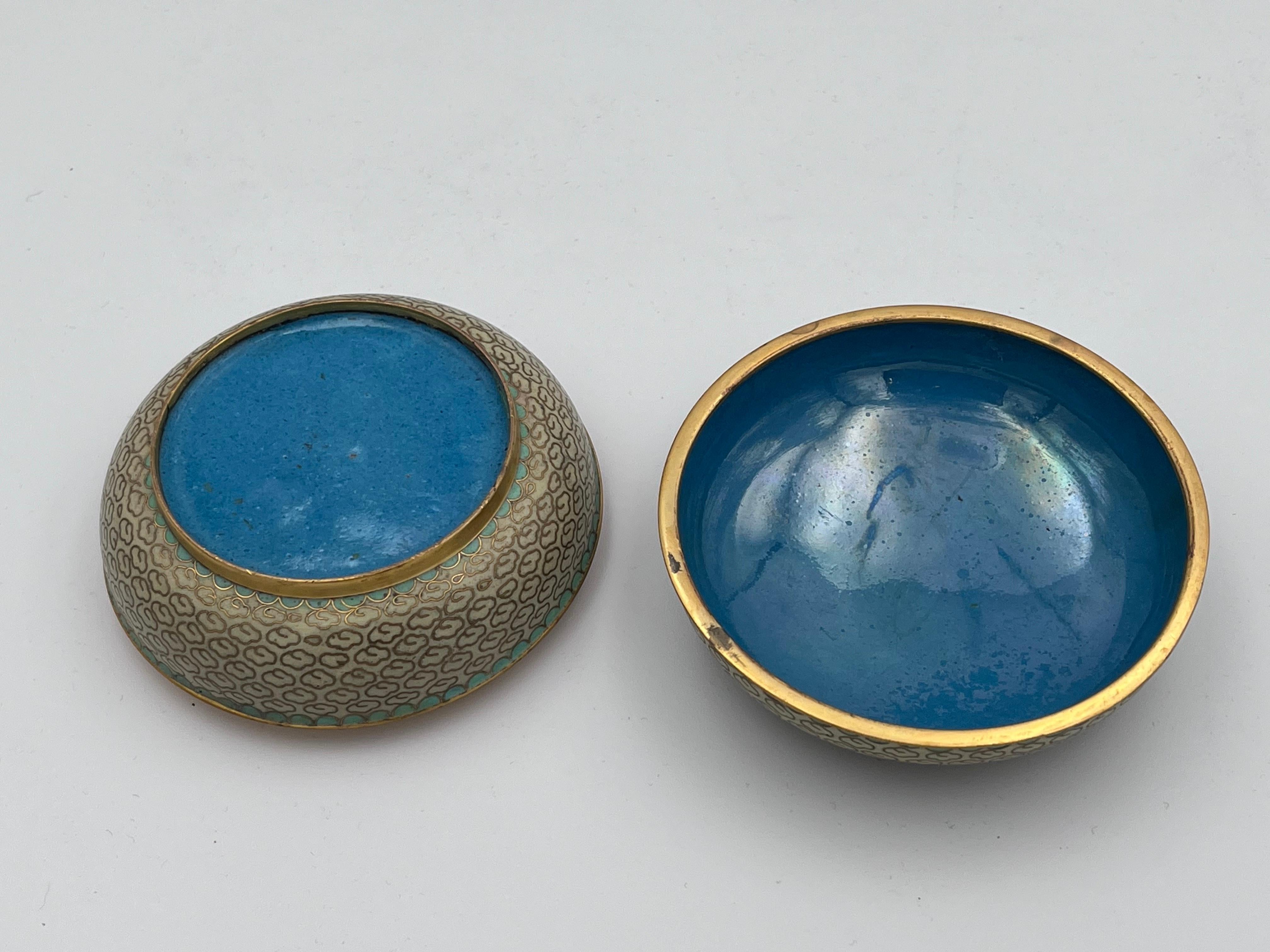 Elegante Joyero Cloisonné Flor de Cerezo Esmaltado con Interior Teal en venta 13