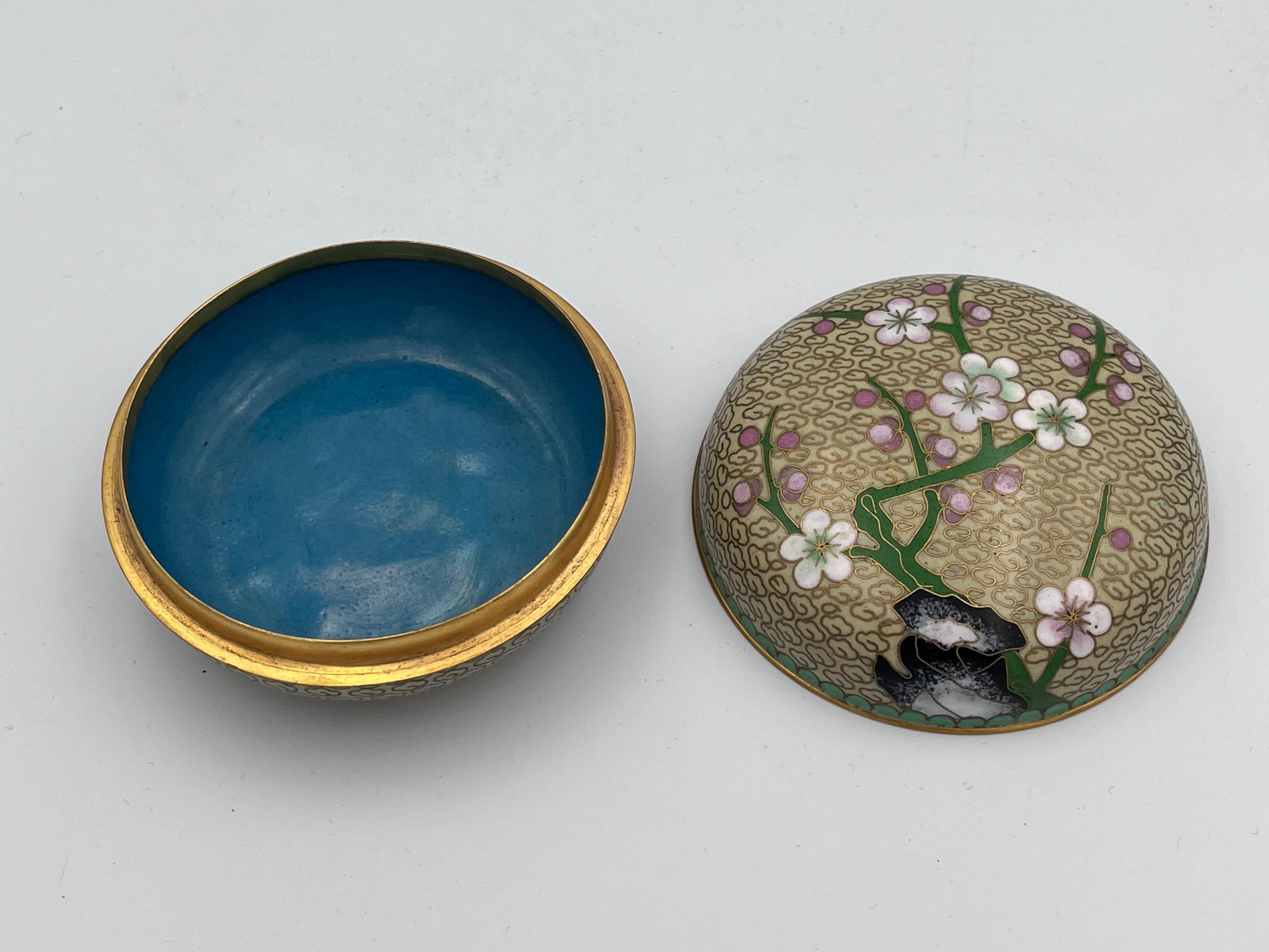 Elegante Joyero Cloisonné Flor de Cerezo Esmaltado con Interior Teal en venta 14