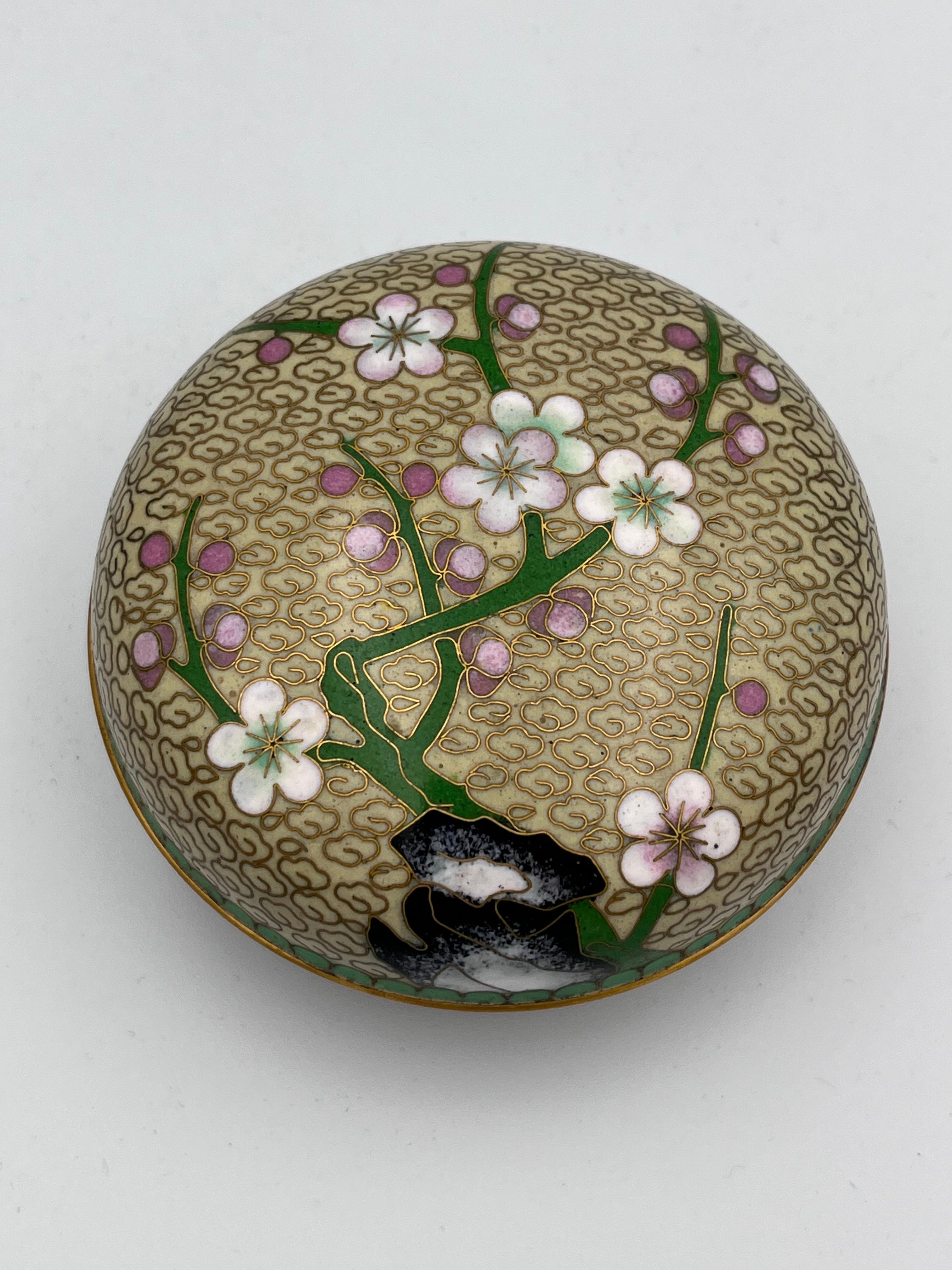 Elegante Joyero Cloisonné Flor de Cerezo Esmaltado con Interior Teal Chinoiserie en venta